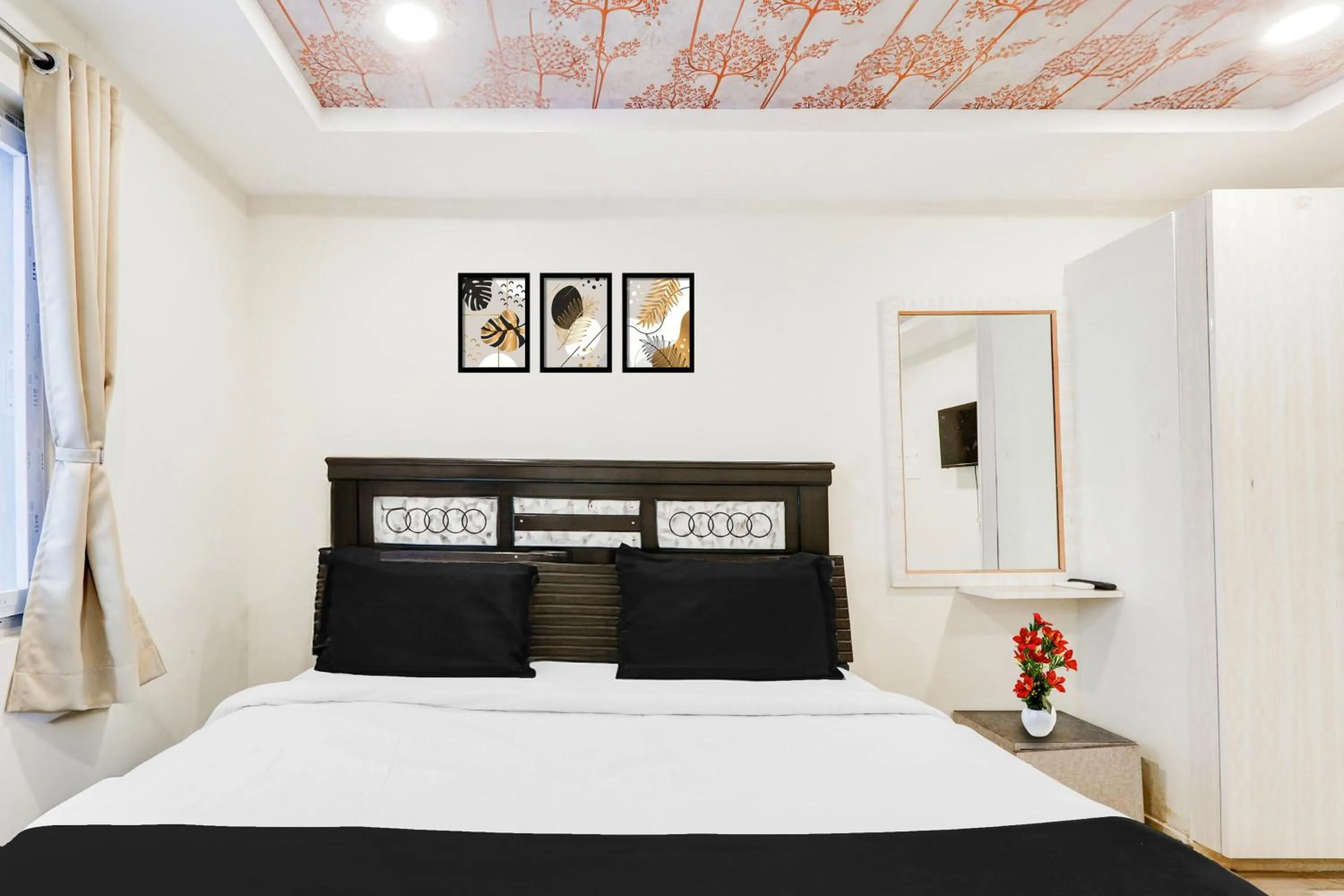 Bedroom, Bed in Super Collection O Bommarilu Warangal