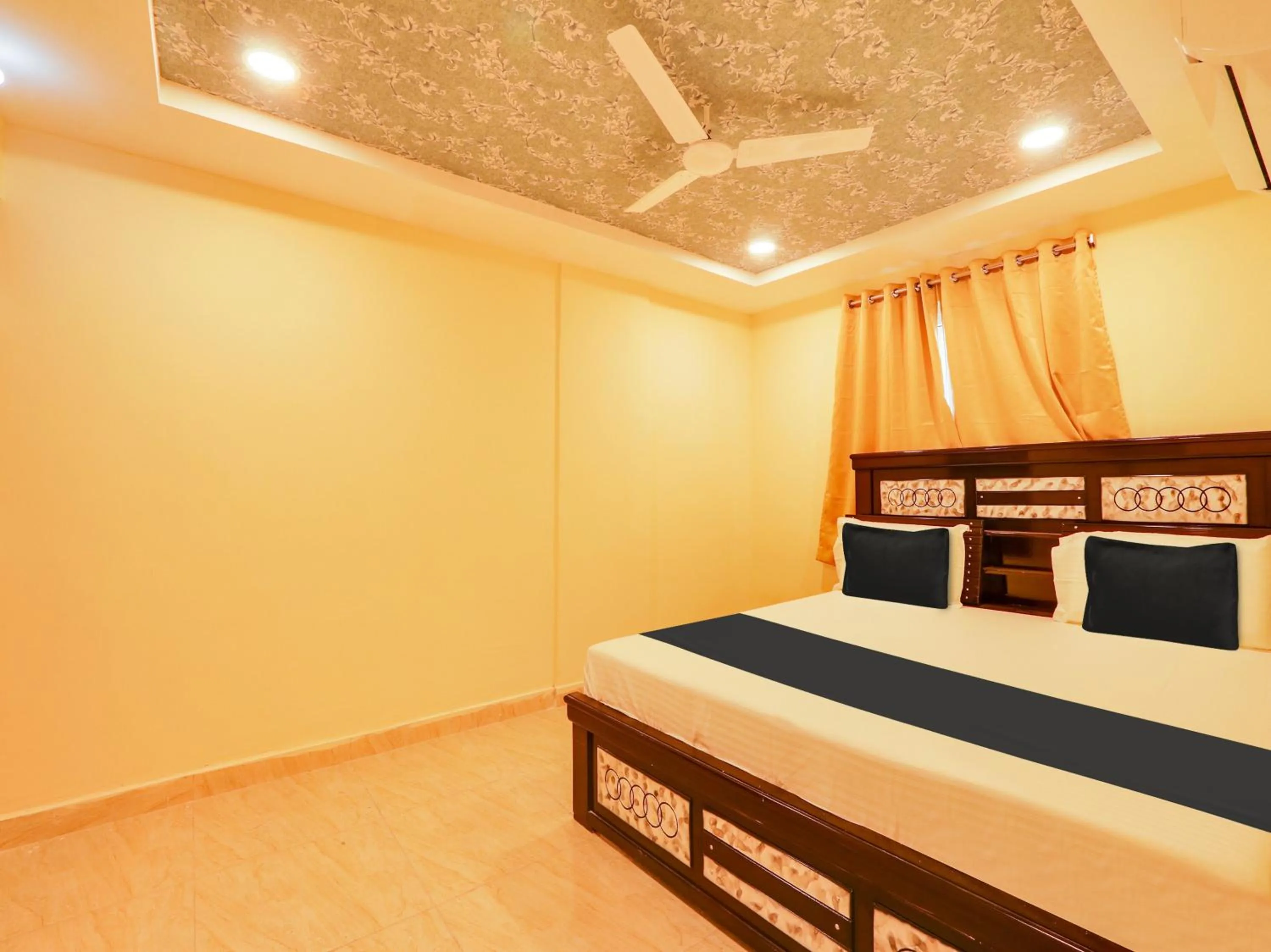 Bedroom, Bed in Super Collection O Bommarilu Warangal