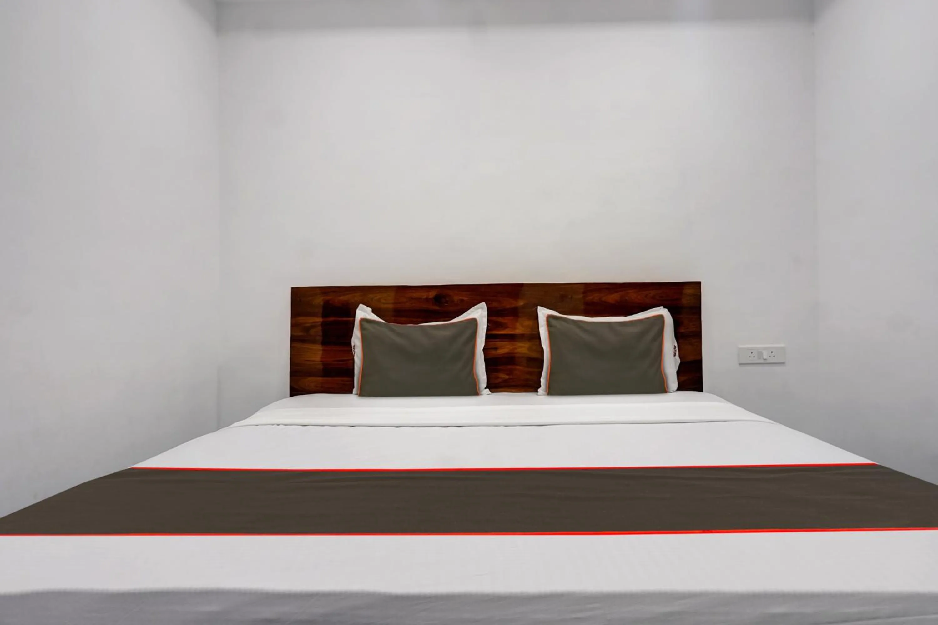 Bedroom, Bed in Hotel O Sai Inn Lodging