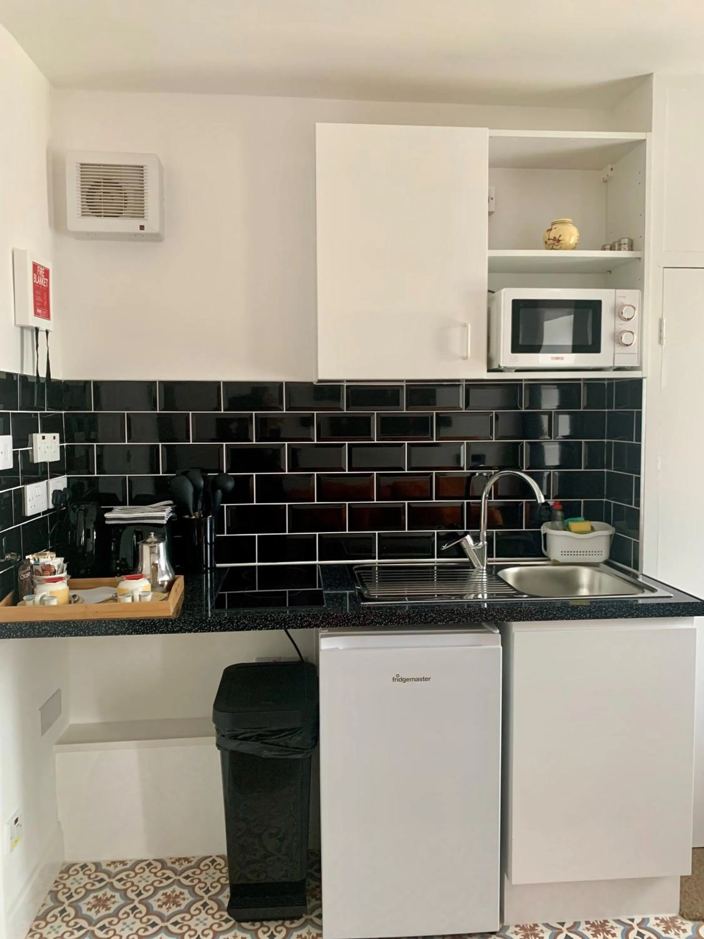 Kitchen or kitchenette in Sarum Apart-Hotel