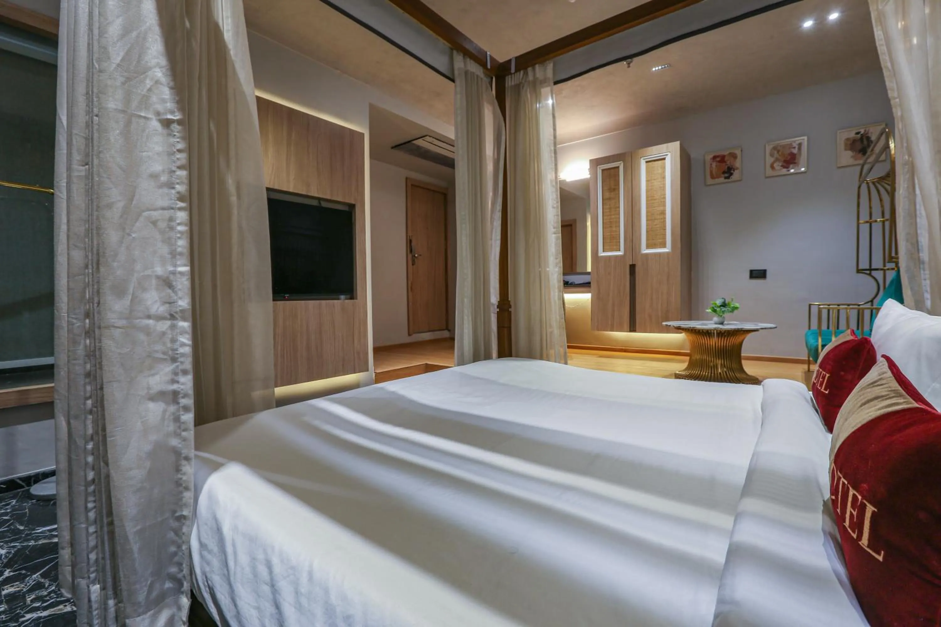 Photo of the whole room, Bed in Aceotel Select Aria, Bhopal -A Luxury Boutique Hotel