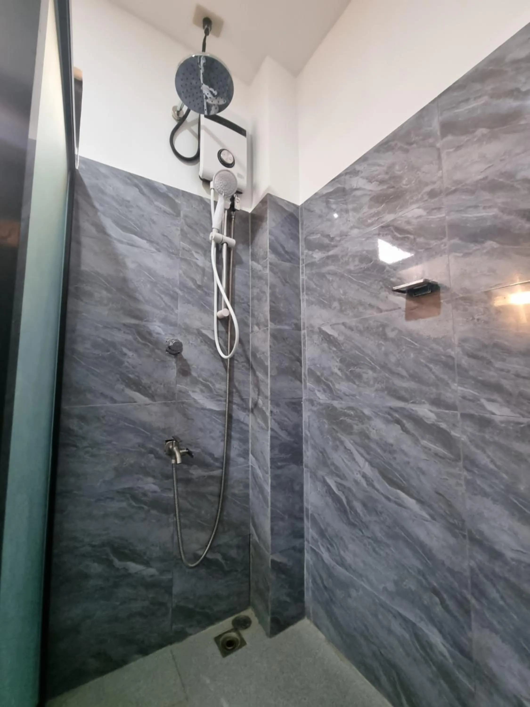 Shower in 34k Hotel and Resort powered by Cocotel