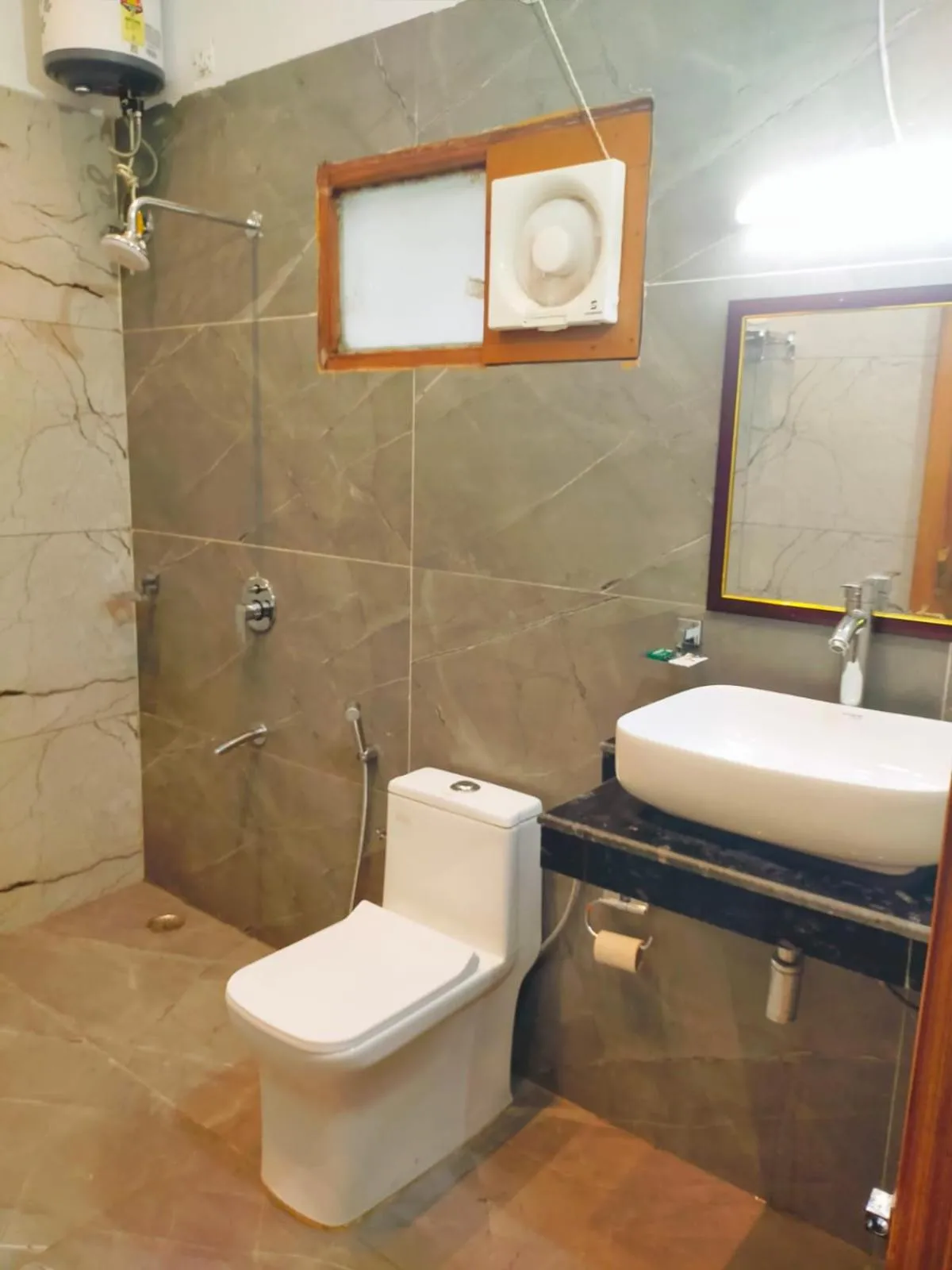 Shower in Paatli Fort Estate Resort