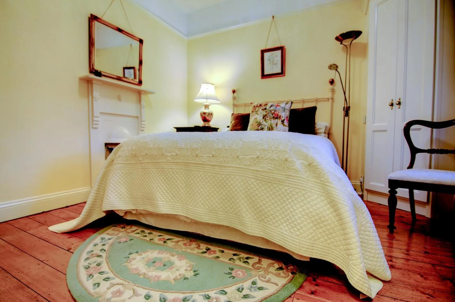 Photo of the whole room, Bed in St Judes B&B