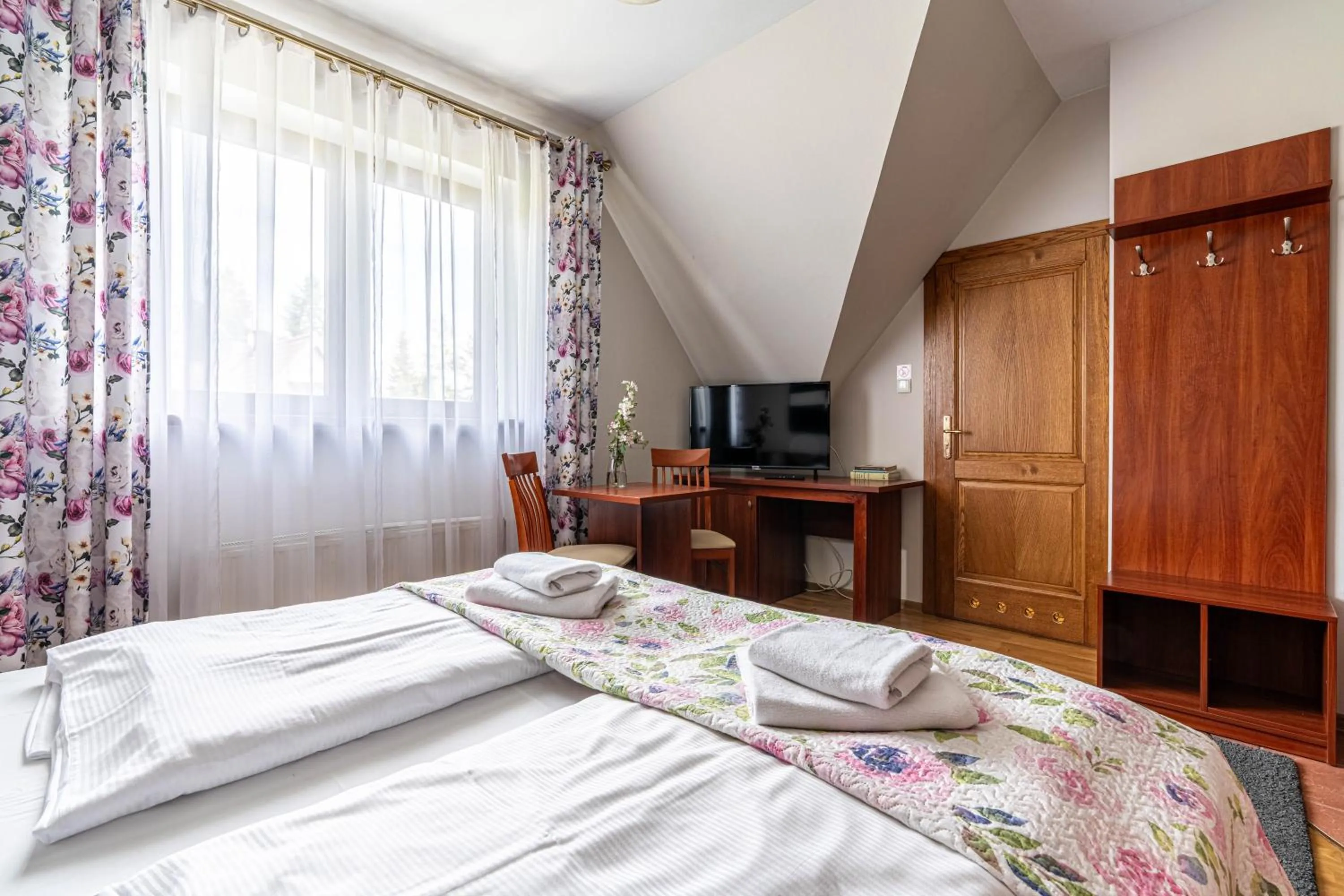 Bed in Willa Serafin-basen, sauny i jacuzzi w Willa Baciarka dodatkowo płatne