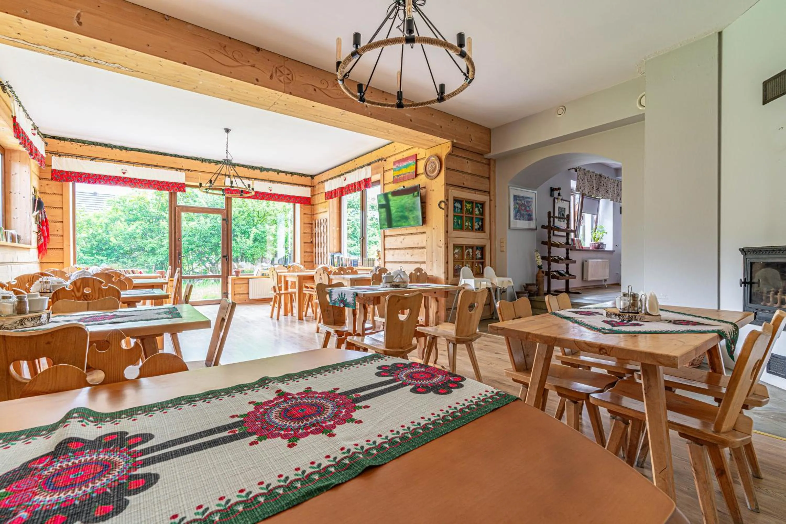 Restaurant/places to eat in Willa Serafin-basen, sauny i jacuzzi w Willa Baciarka dodatkowo płatne