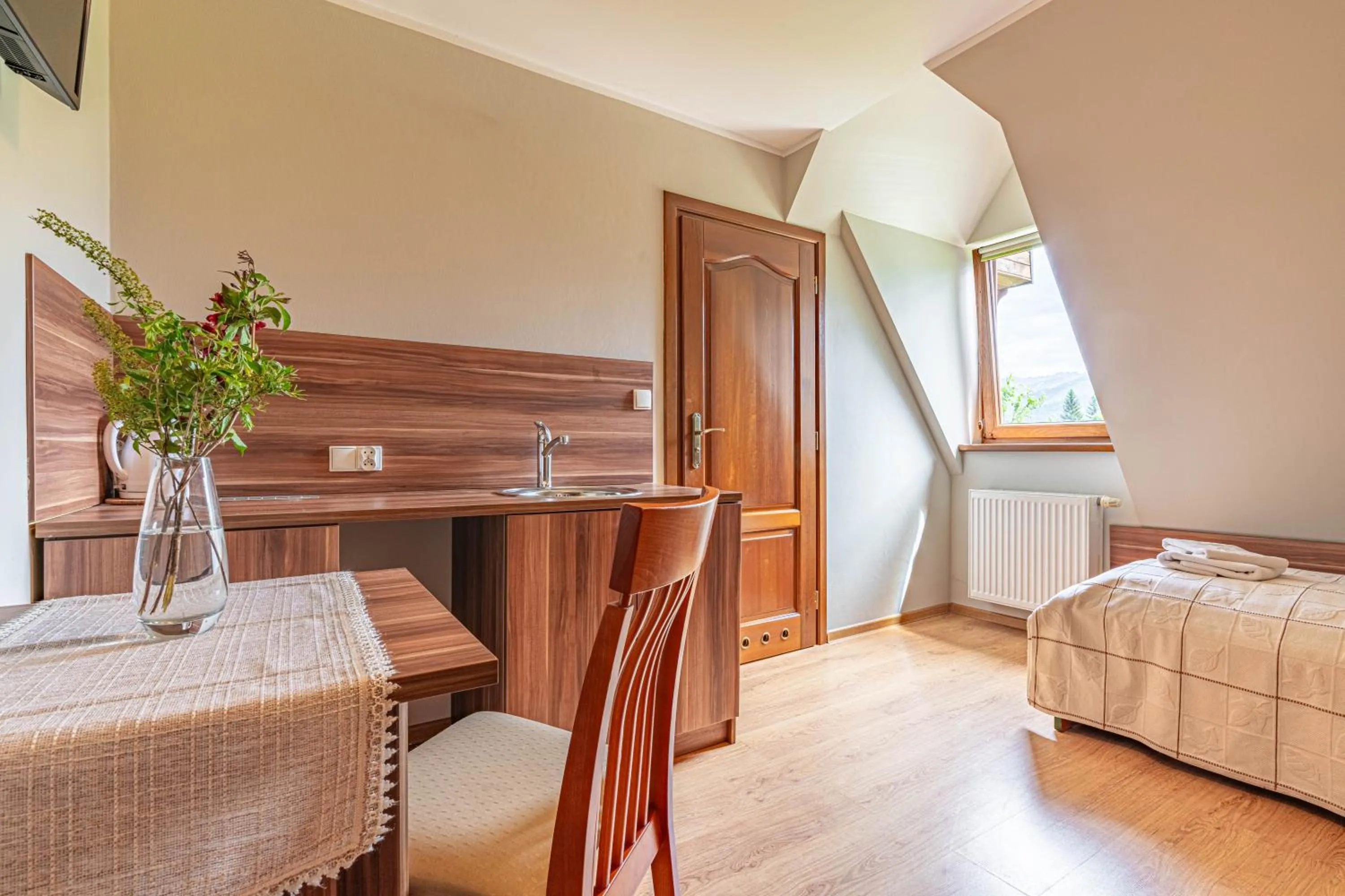 Single Room with Mountain View in Willa Serafin-basen, sauny i jacuzzi w Willa Baciarka dodatkowo płatne