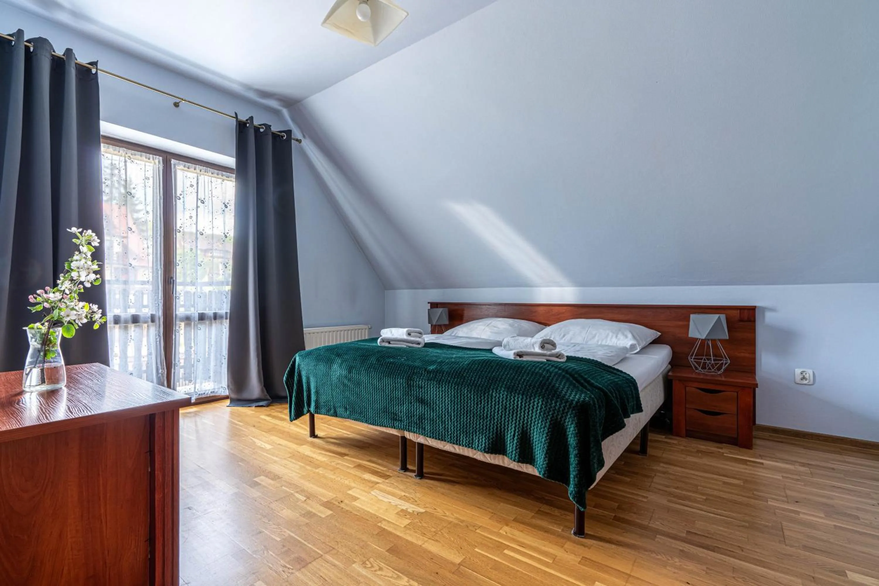 Bed in Willa Serafin-basen, sauny i jacuzzi w Willa Baciarka dodatkowo płatne