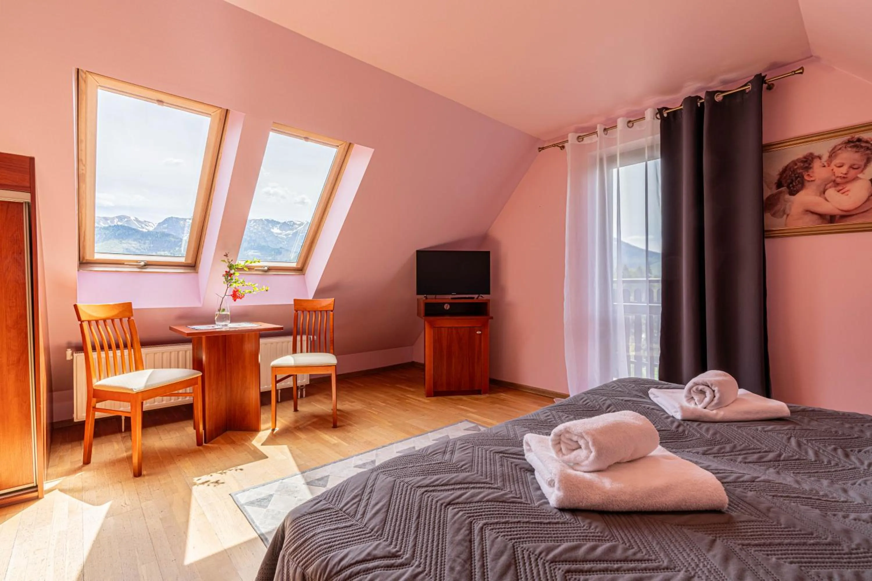 Bed in Willa Serafin-basen, sauny i jacuzzi w Willa Baciarka dodatkowo płatne