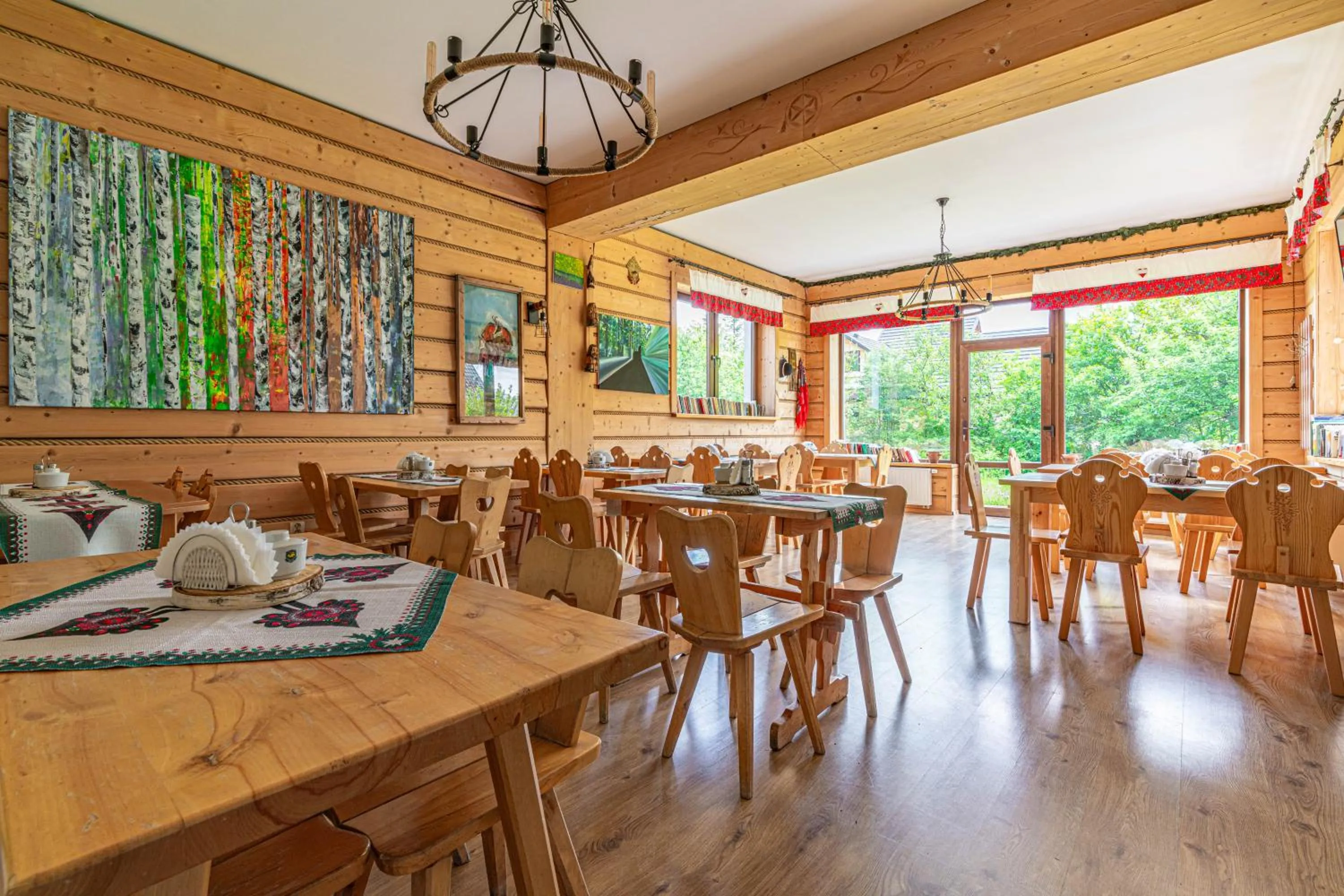 Restaurant/places to eat in Willa Serafin-basen, sauny i jacuzzi w Willa Baciarka dodatkowo płatne