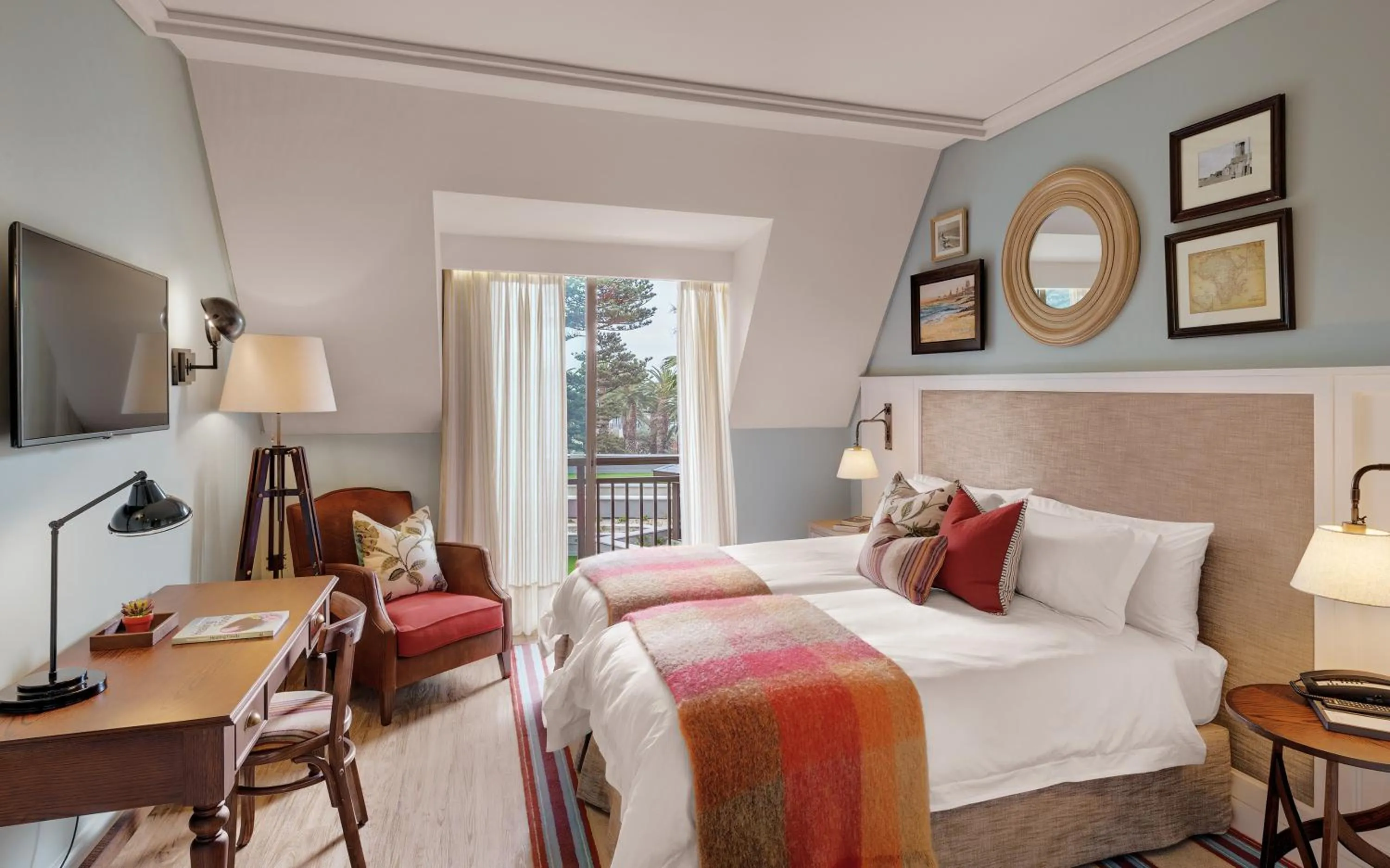 Bedroom, Bed in Strand Hotel Swakopmund