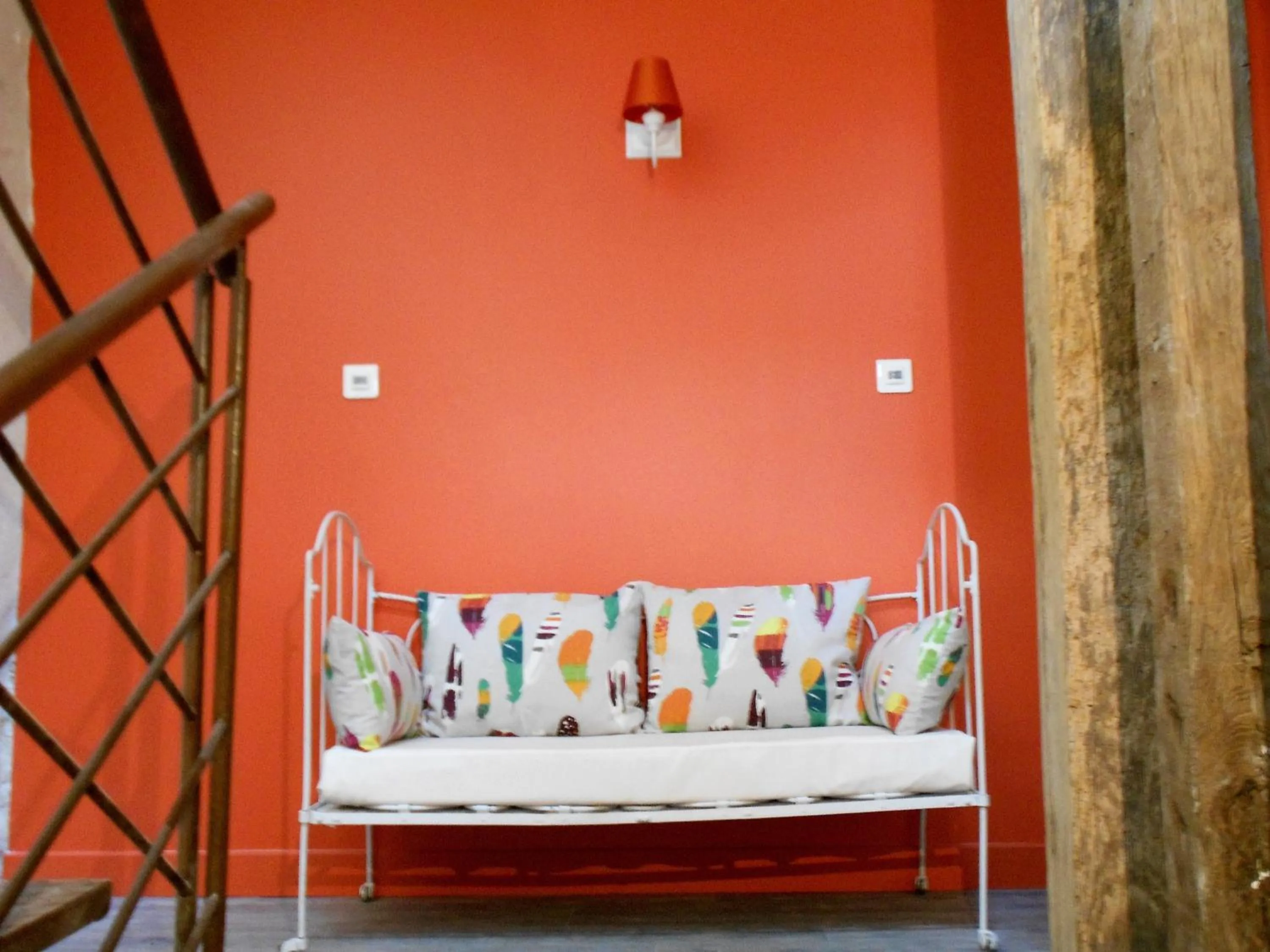 Decorative detail, Bed in Les Tournelles - Chambres d'hôtes