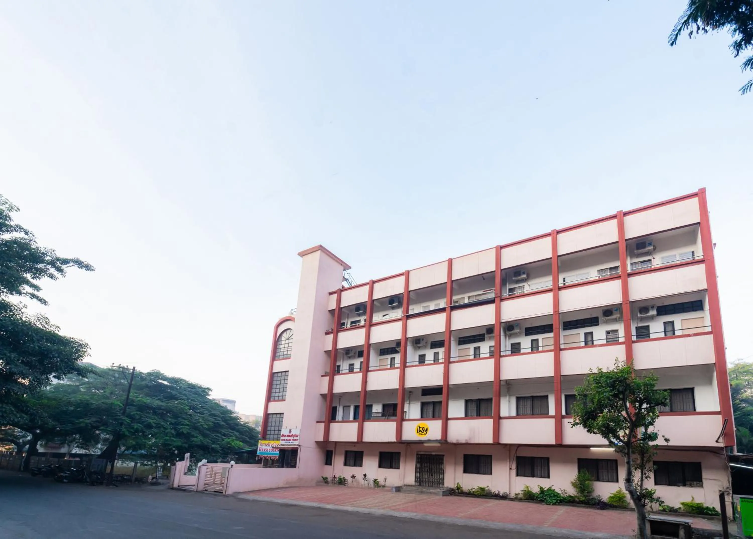 Facade/entrance in Itsy Hotels Mansi