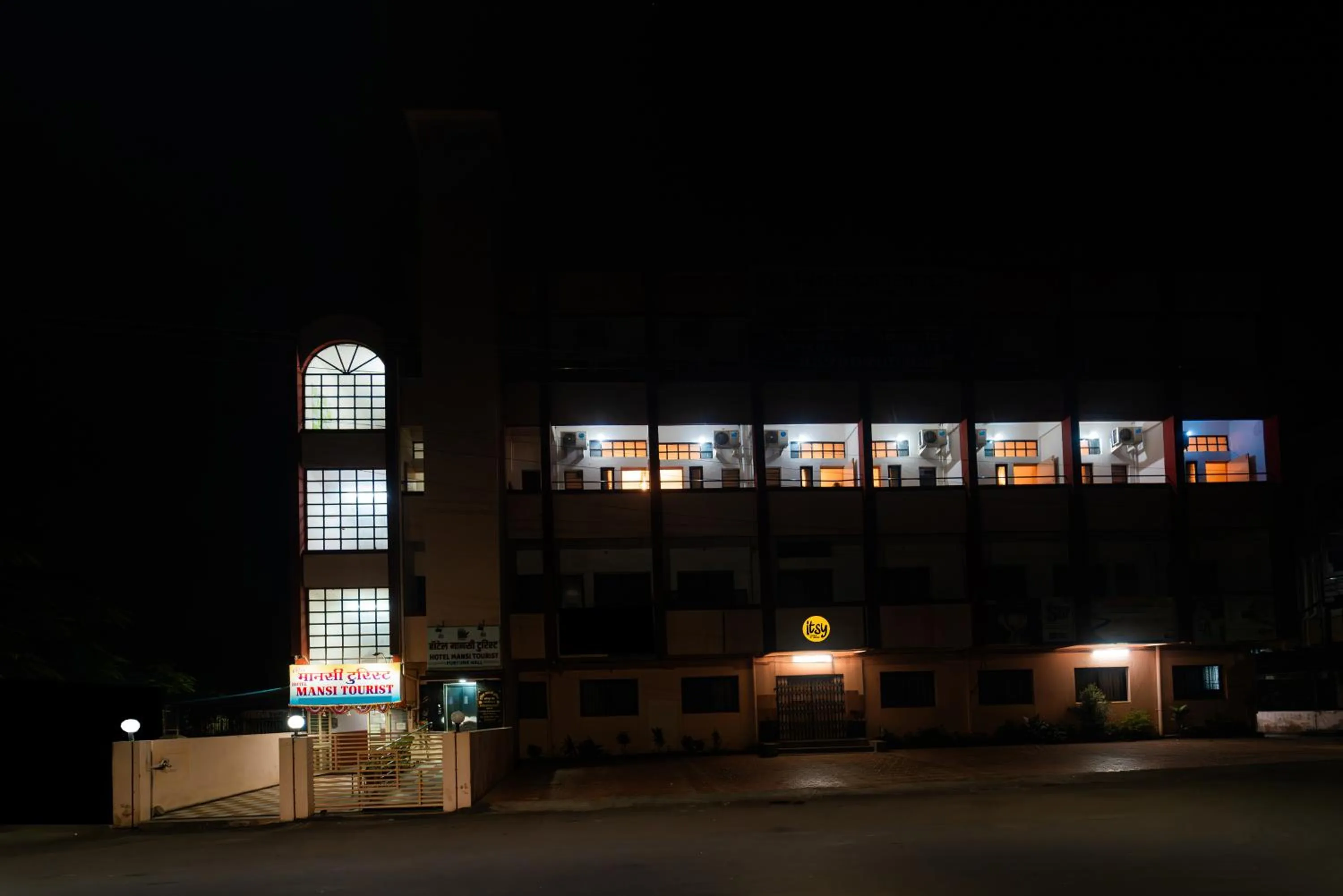 Facade/entrance in Itsy Hotels Mansi