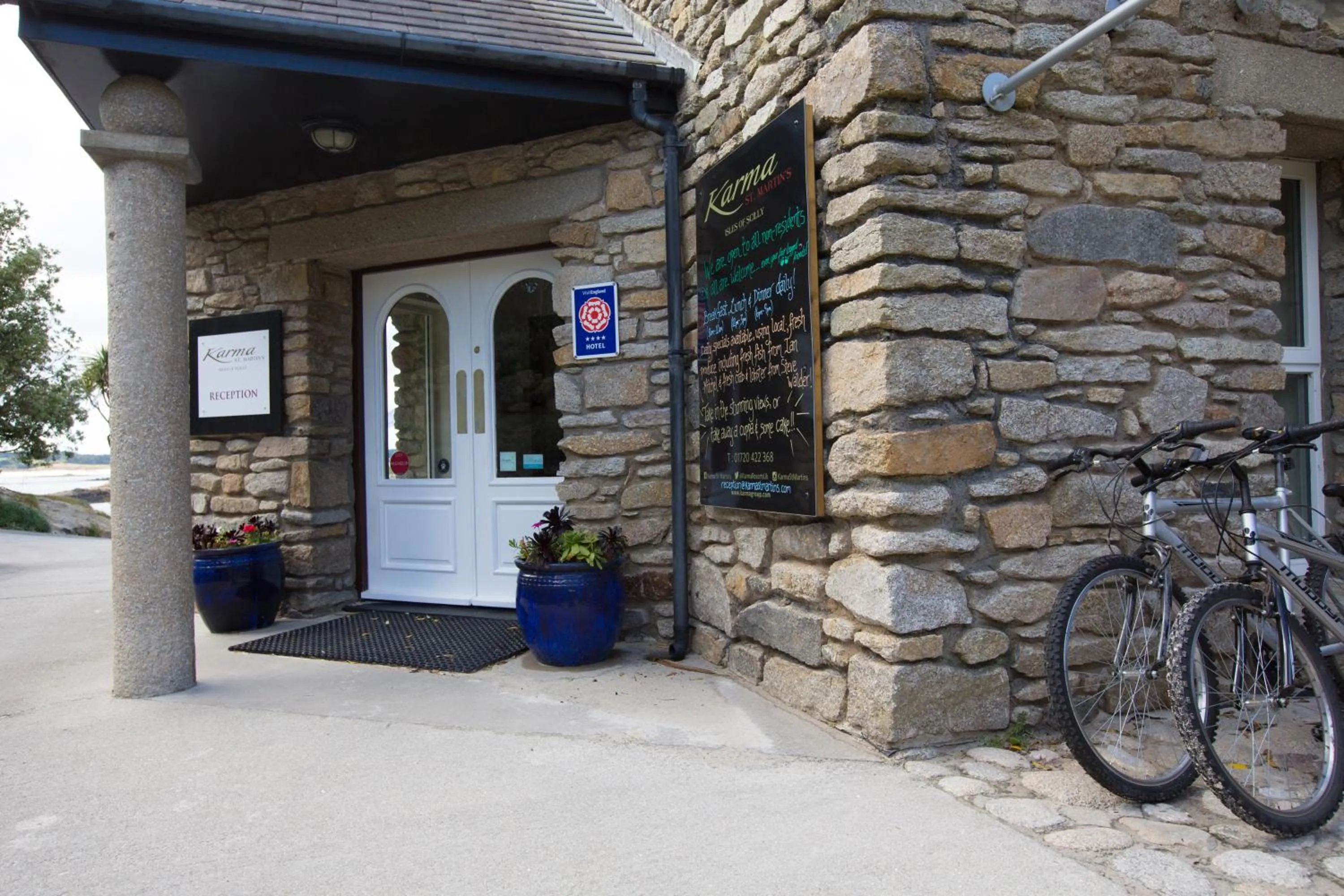 Facade/entrance in Karma St. Martin's