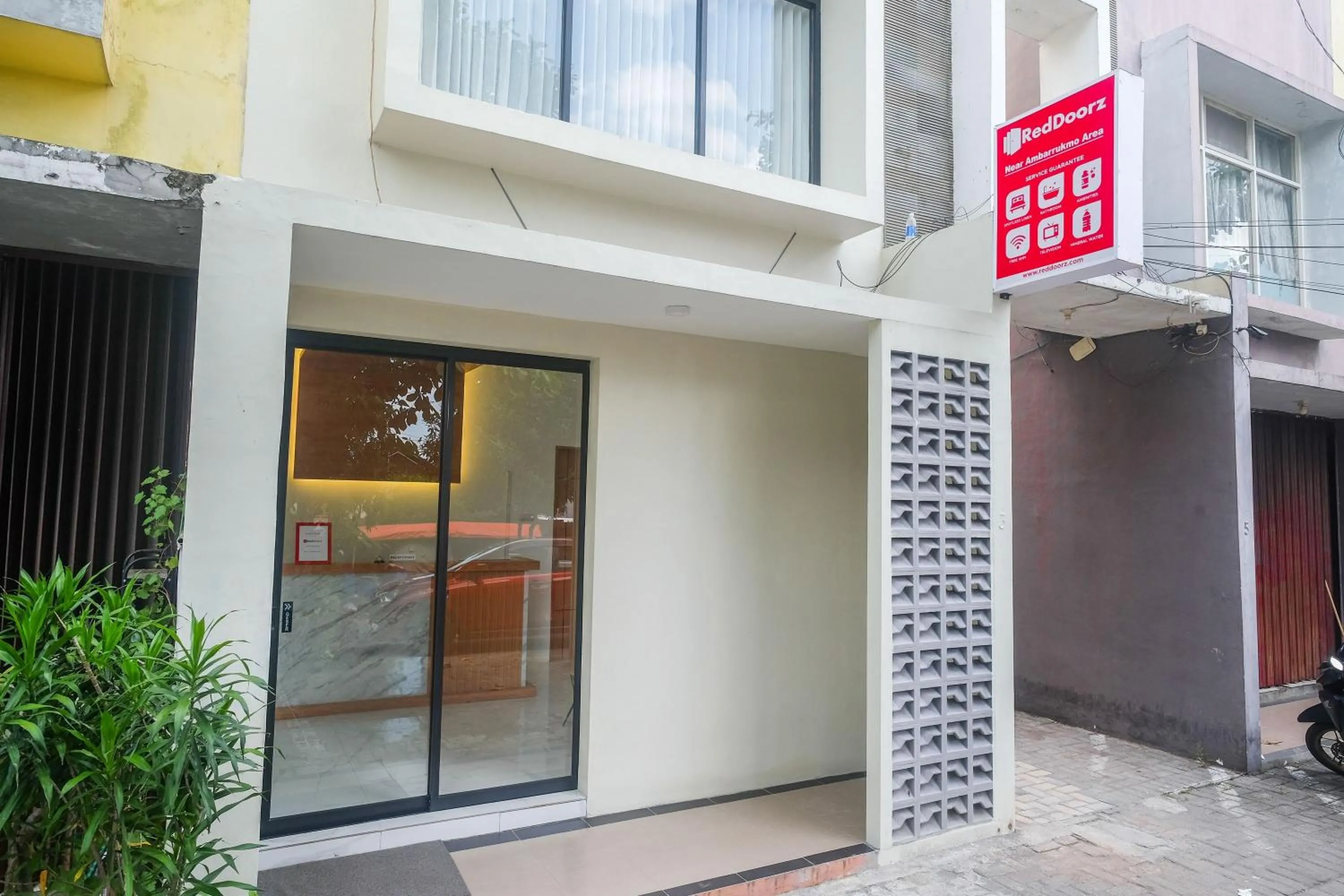 Property building in RedDoorz near Ambarrukmo Area