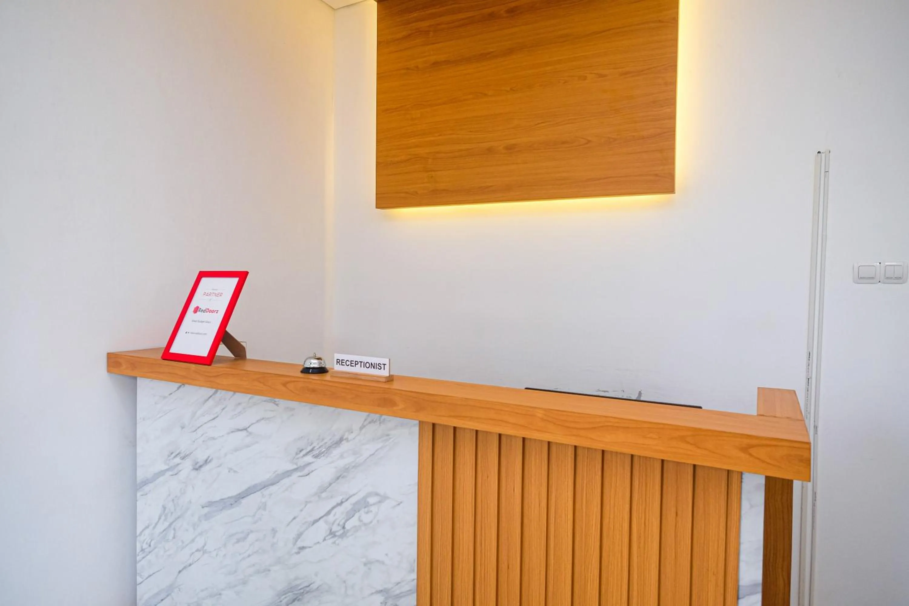 Lobby or reception in RedDoorz near Ambarrukmo Area