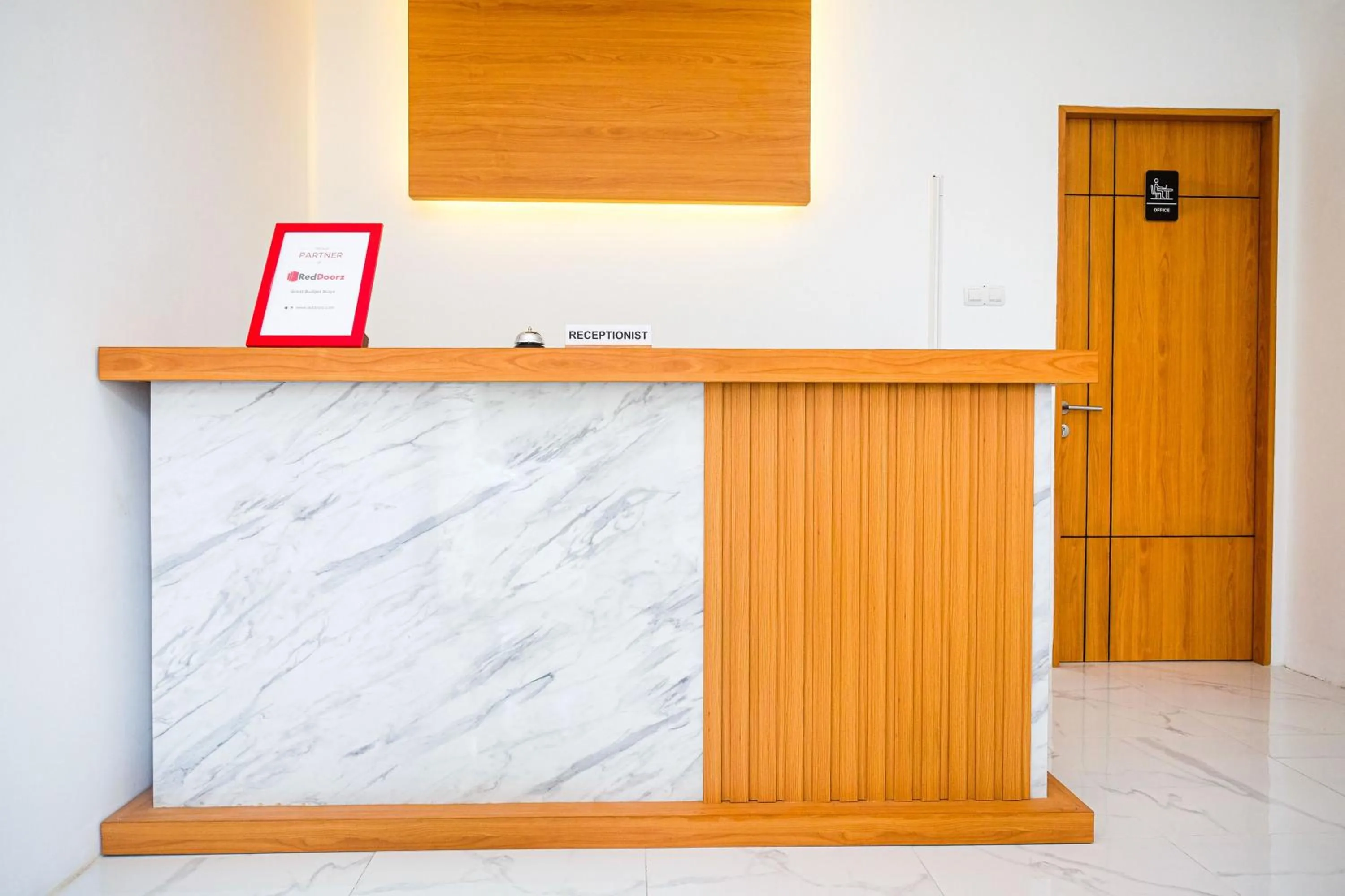 Lobby or reception in RedDoorz near Ambarrukmo Area