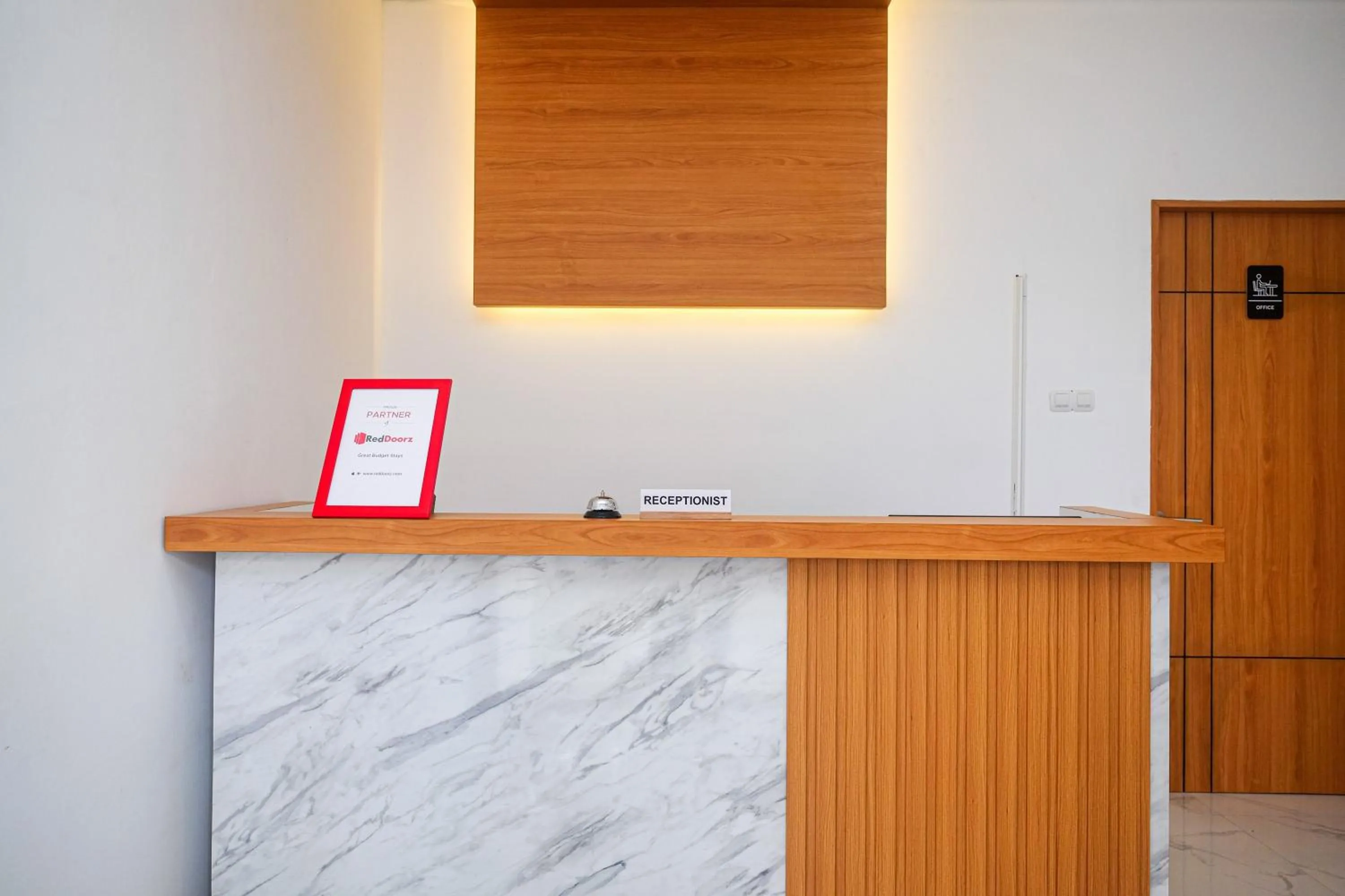 Lobby or reception in RedDoorz near Ambarrukmo Area