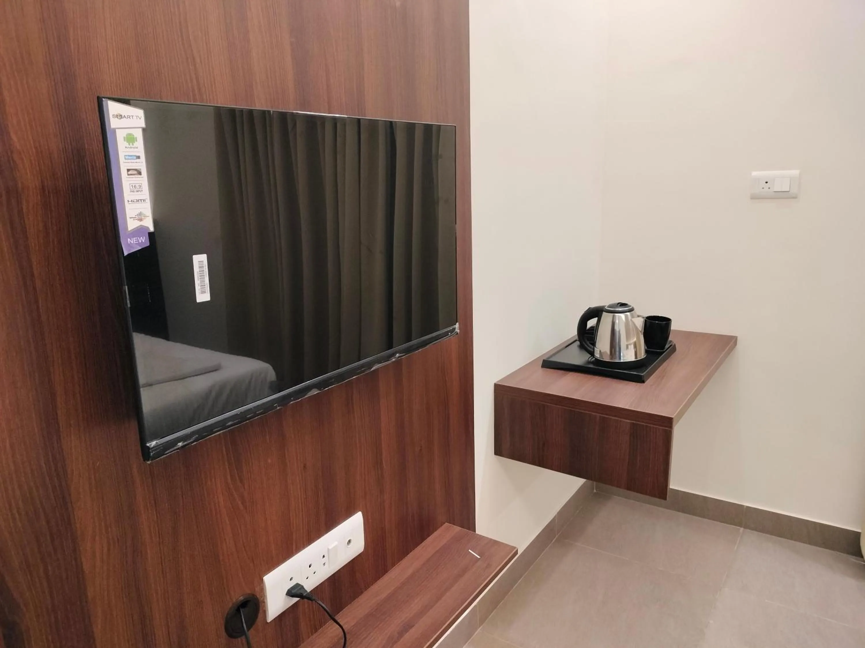 Coffee/tea facilities in Globus Hotel by Silicon Hearth