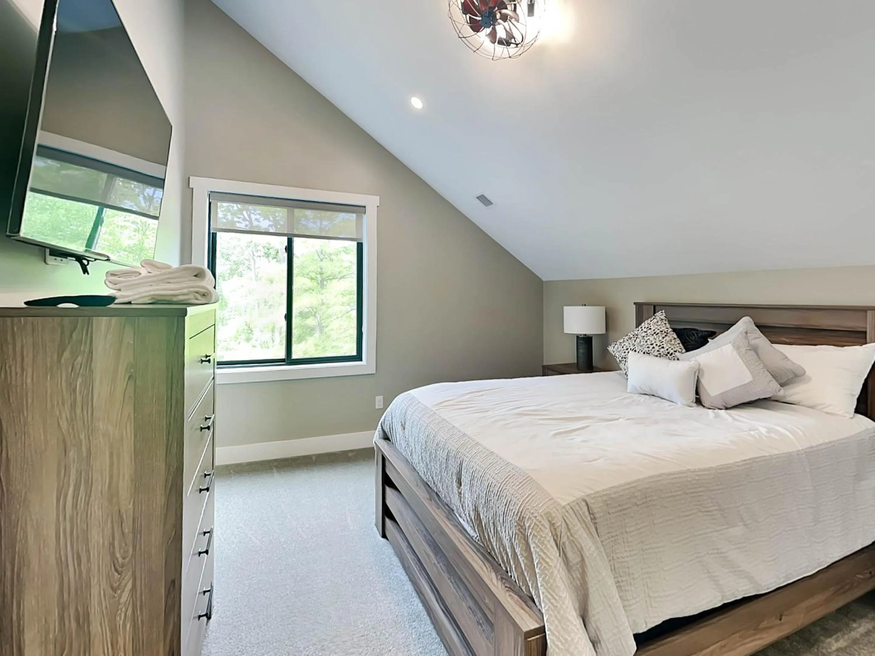 Property building, Bed in Heavenly Summit