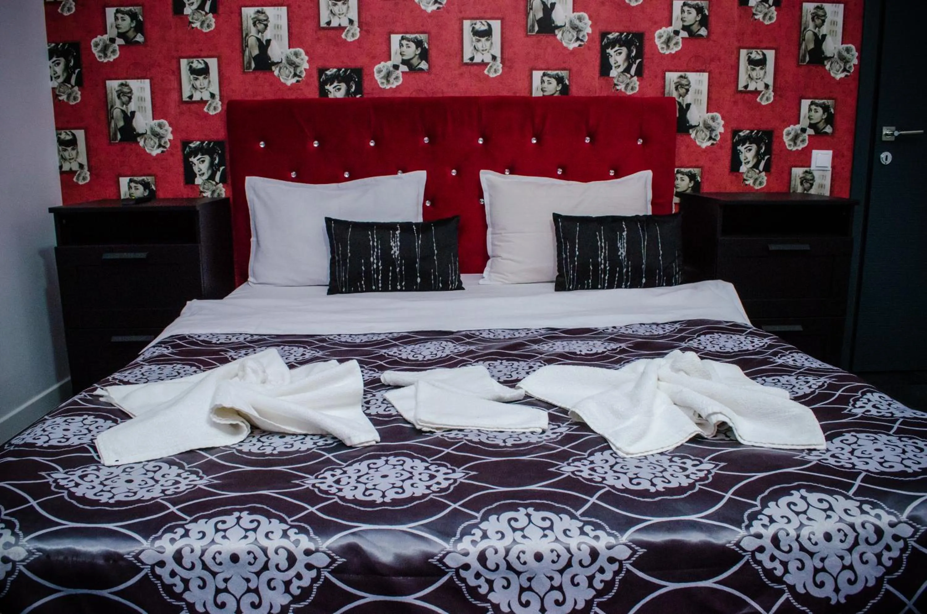 Bed in City Lux Villa