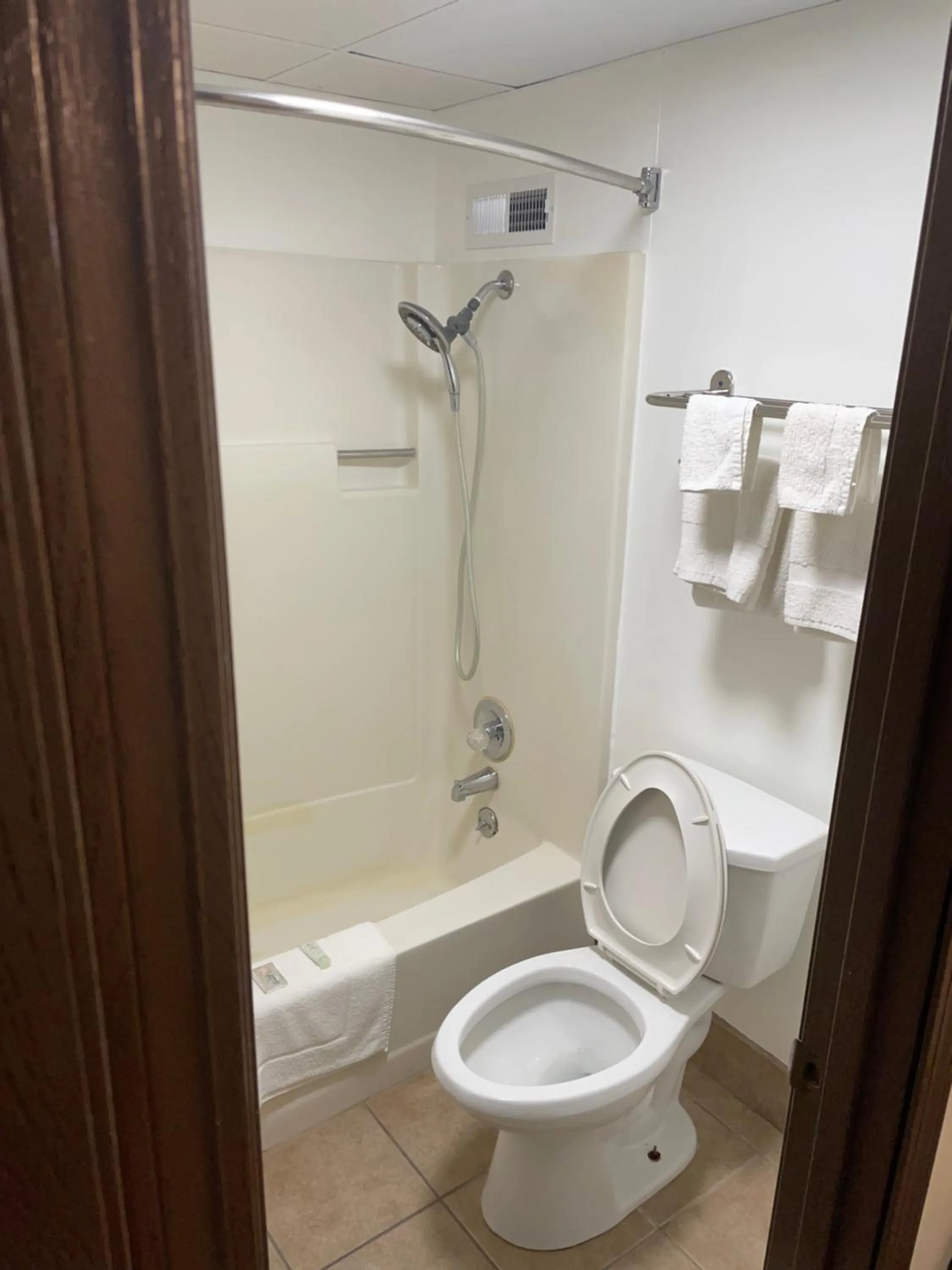 Bathroom in Bedford Inn