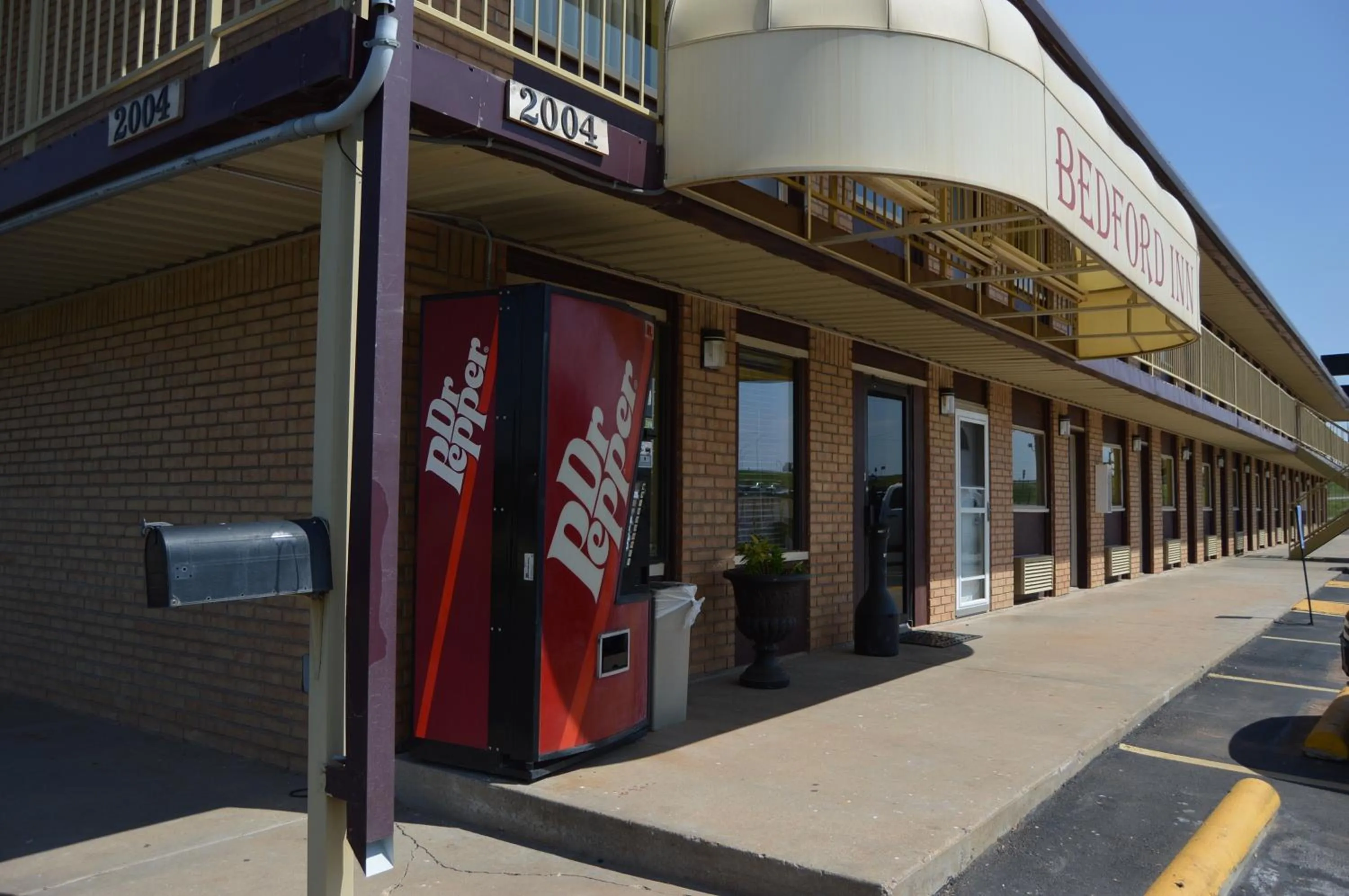 Facade/entrance in Bedford Inn