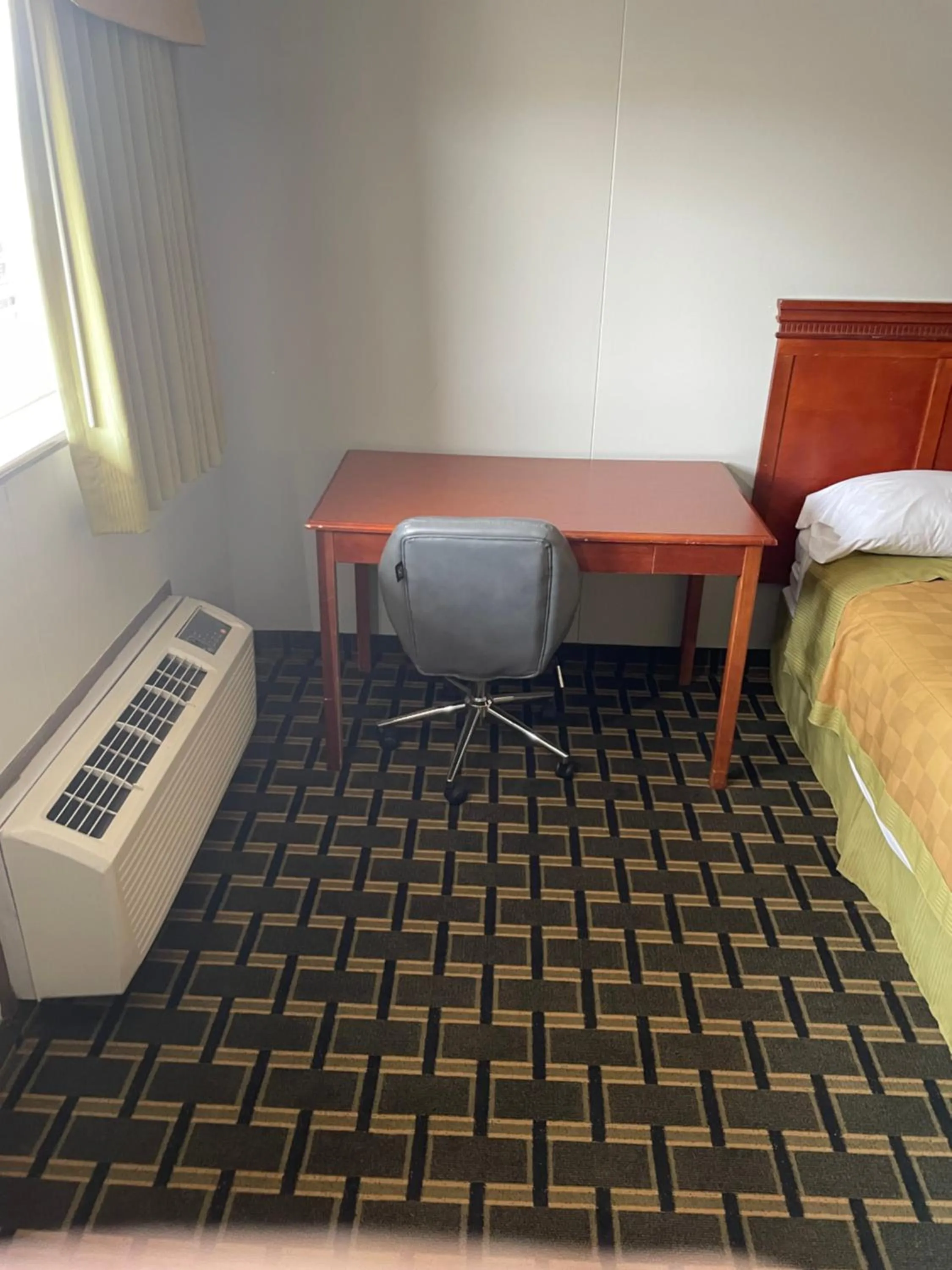 Bedroom, Bed in Bedford Inn