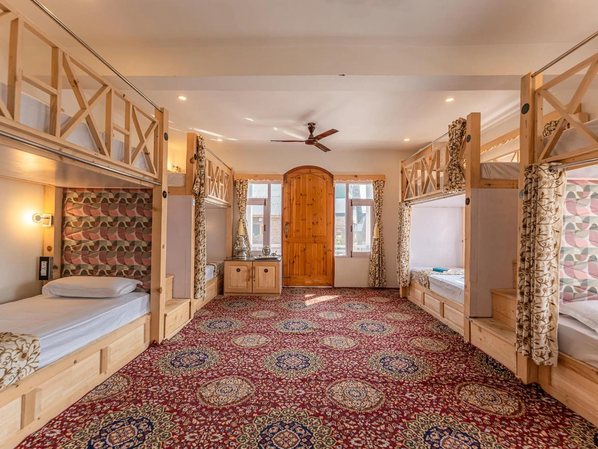 Photo of the whole room, Bed in Moustache Srinagar