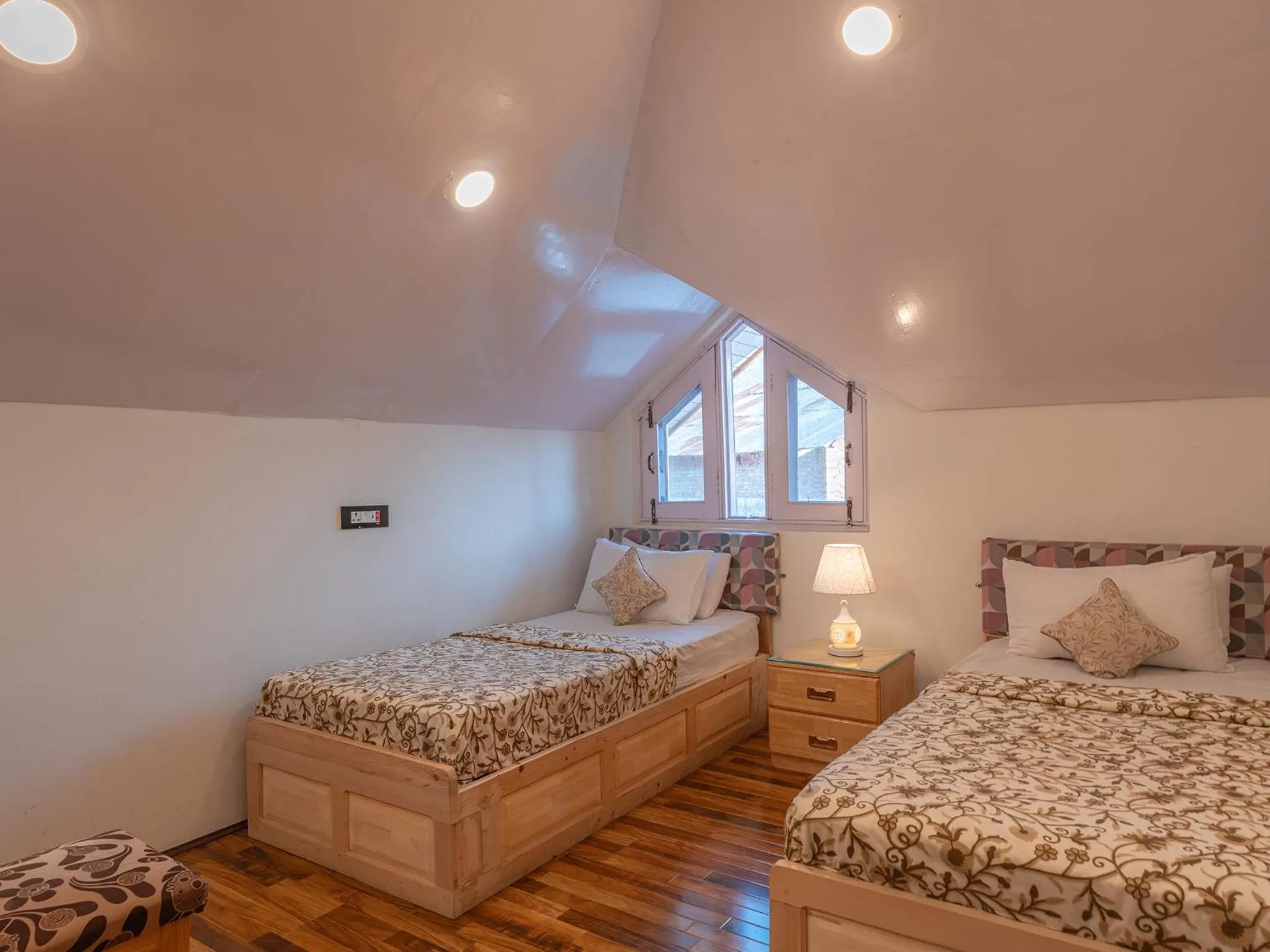 Photo of the whole room, Bed in Moustache Srinagar