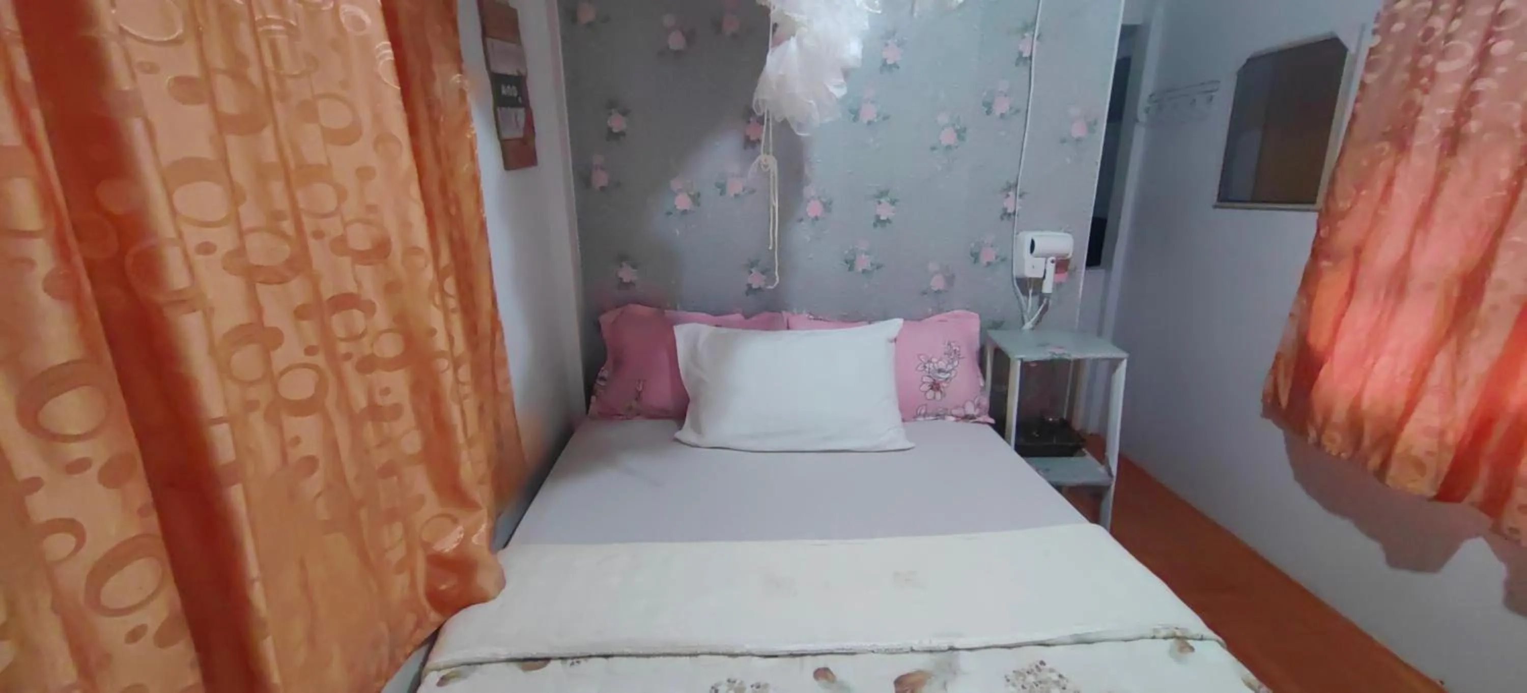 Photo of the whole room, Bed in Eashanti's Place