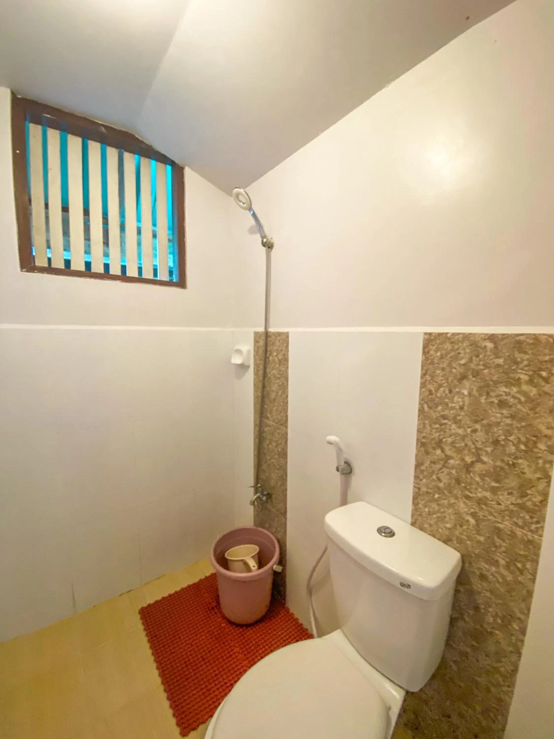 Toilet in Eashantis Place