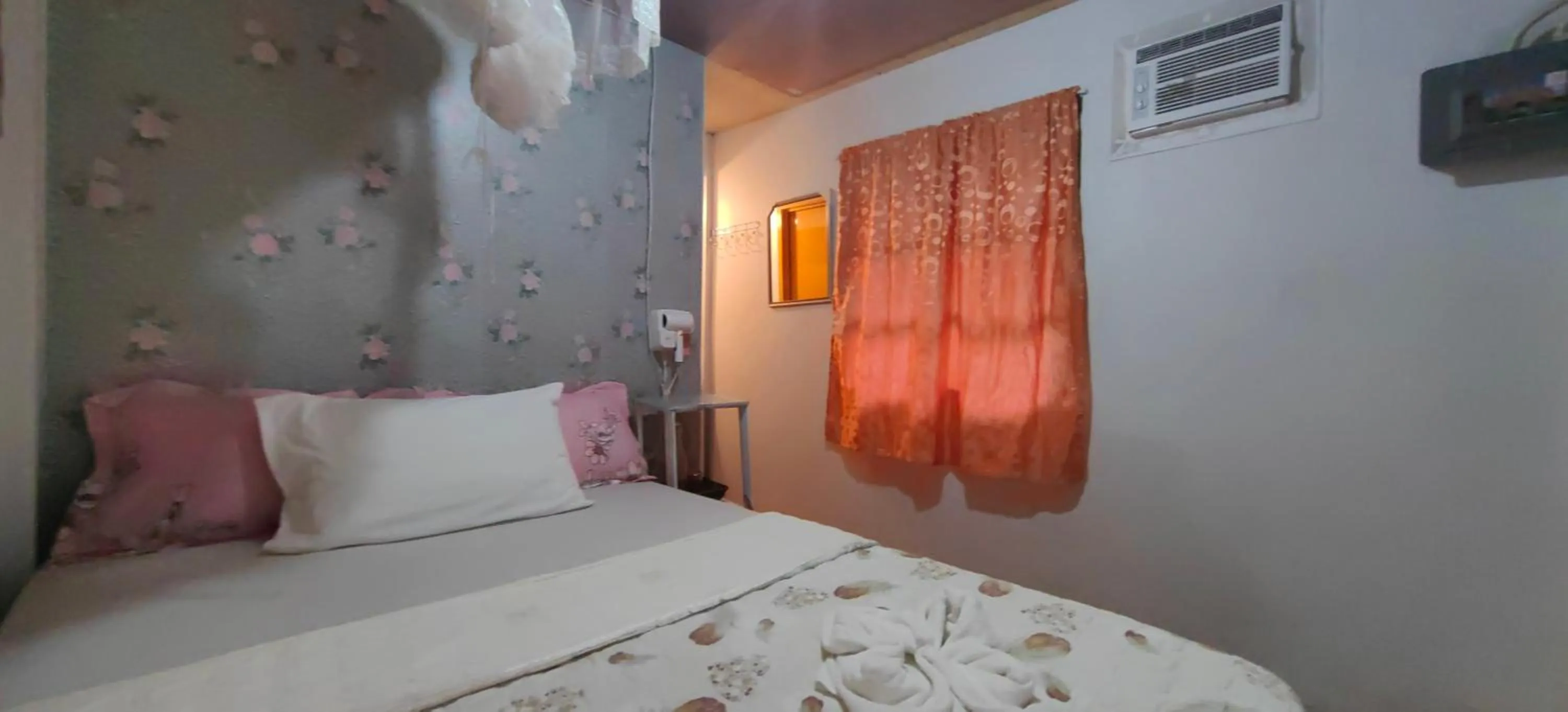 Photo of the whole room, Bed in Eashanti's Place