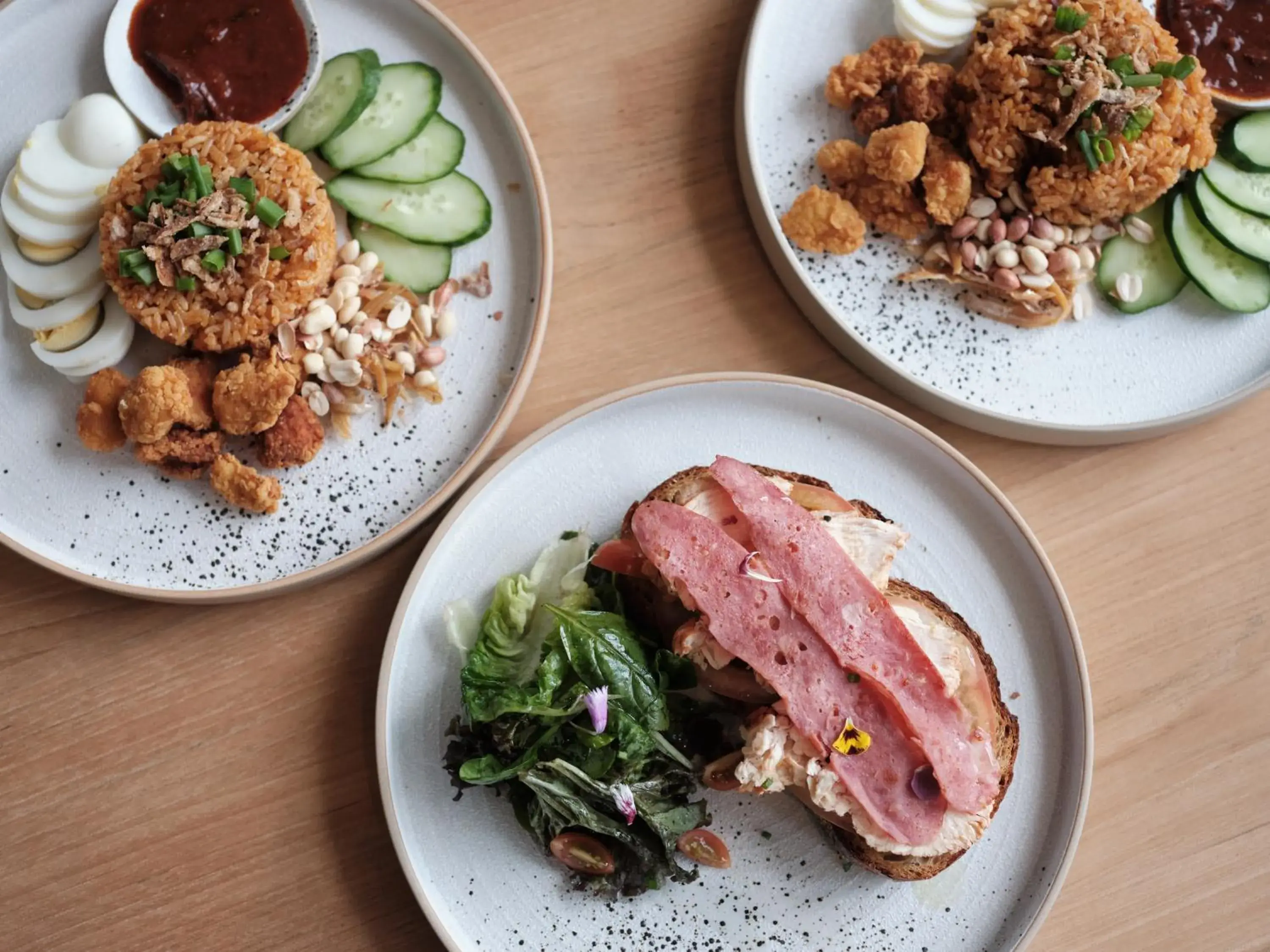 Restaurant/places to eat in Lloyd's Inn Kuala Lumpur Restaurant/places to eat in Lloyd's Inn Kuala Lumpur