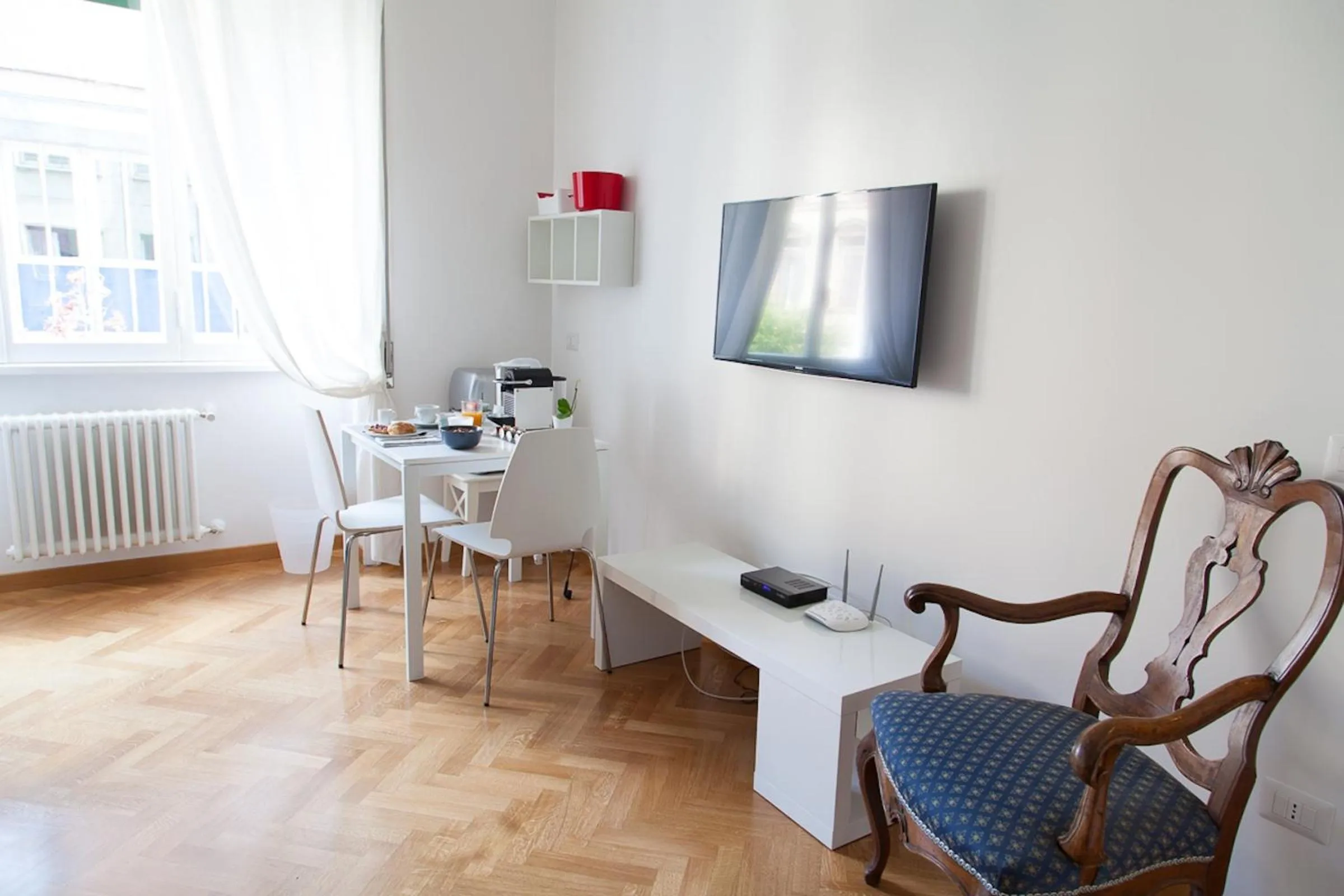 Decorative detail in Cicerone 60