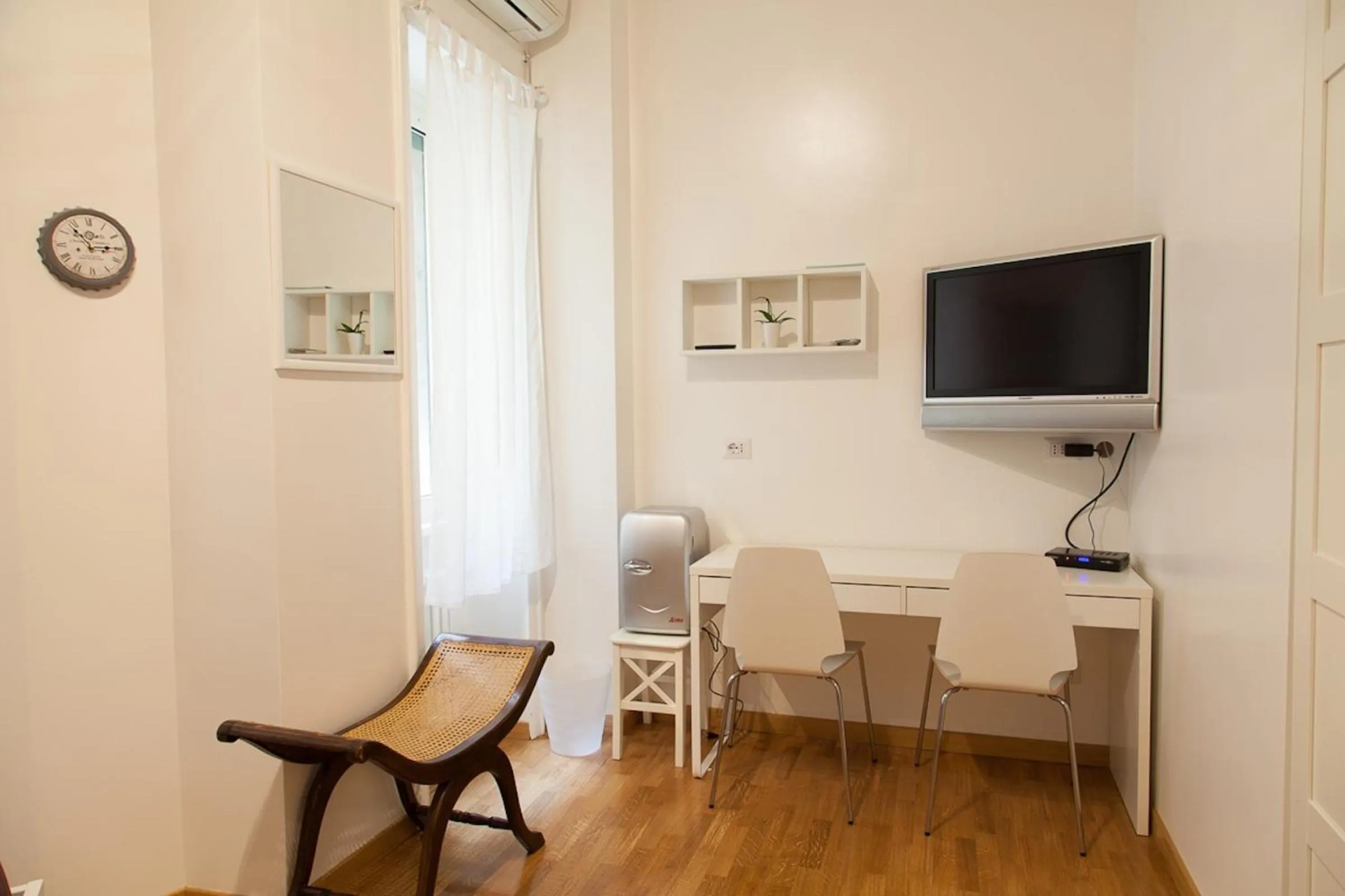 Decorative detail in Cicerone 60