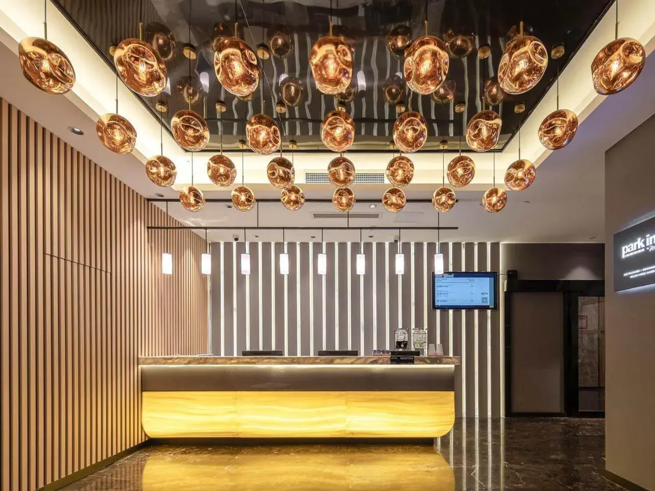 Lobby or reception in Park Inn by Radisson Chongqing Yuelai International Expo Center Lobby or reception in Park Inn by Radisson Chongqing Yuelai International Expo Center