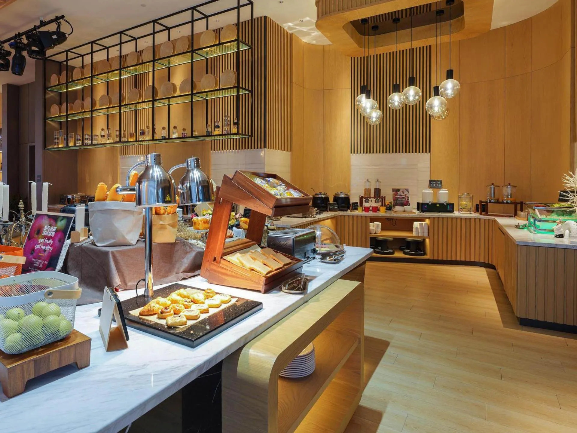 Breakfast in Park Inn by Radission Tianjin Binhai International Airport