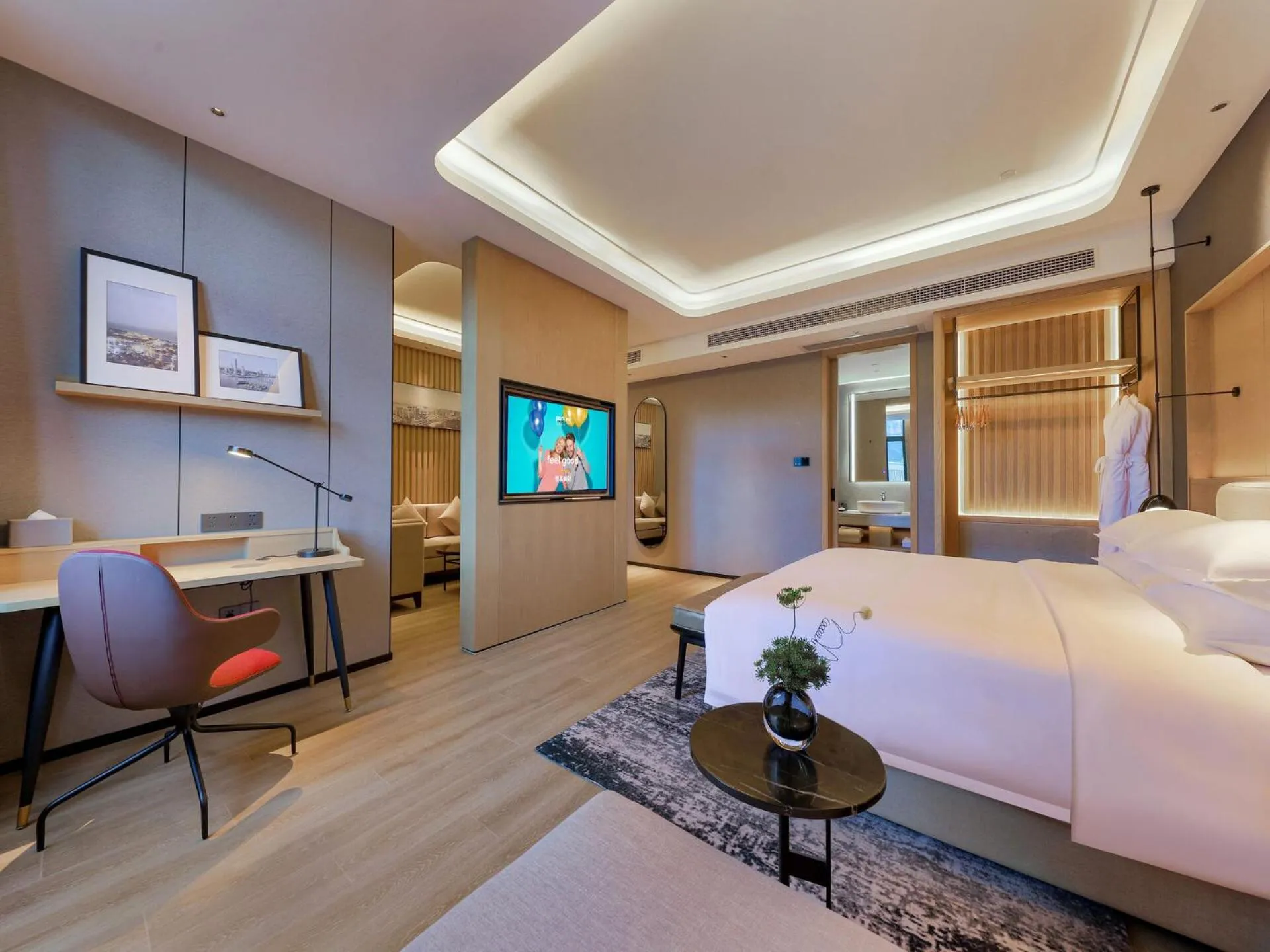 Photo of the whole room, Bed in Park Inn by Radisson Zhuhai Gaolan Port