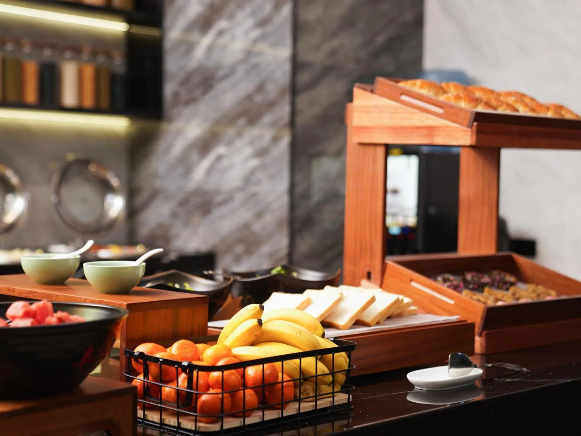 Park Inn by Radisson Hanzhong Central Square & High speed rail station