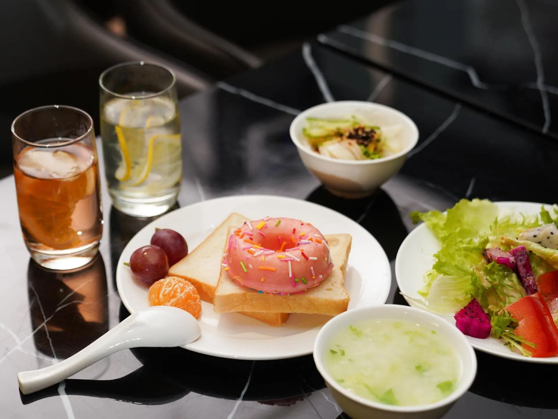 Park Inn by Radisson Hanzhong Central Square & High speed rail station