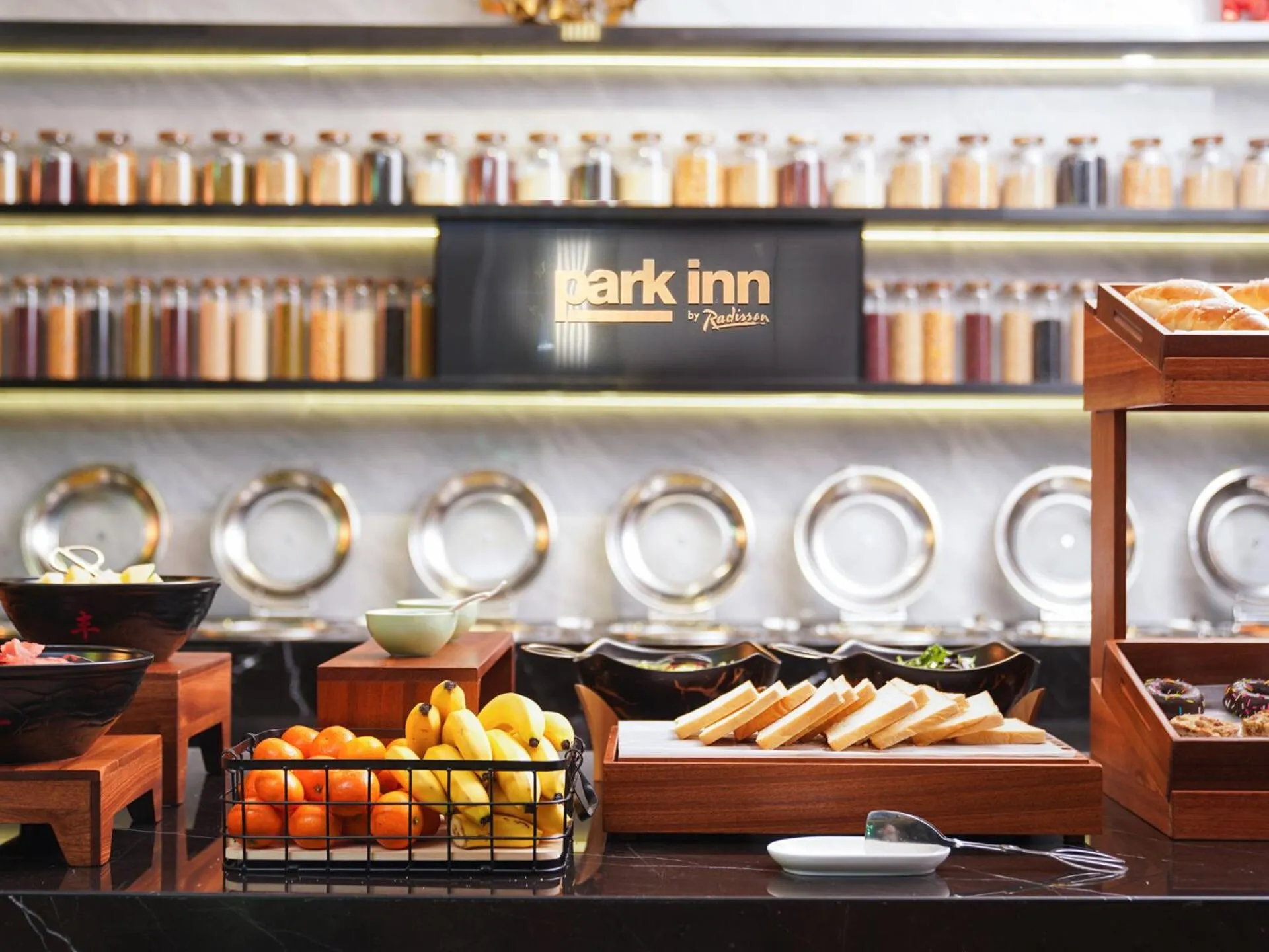 Park Inn by Radisson Hanzhong Central Square & High speed rail station