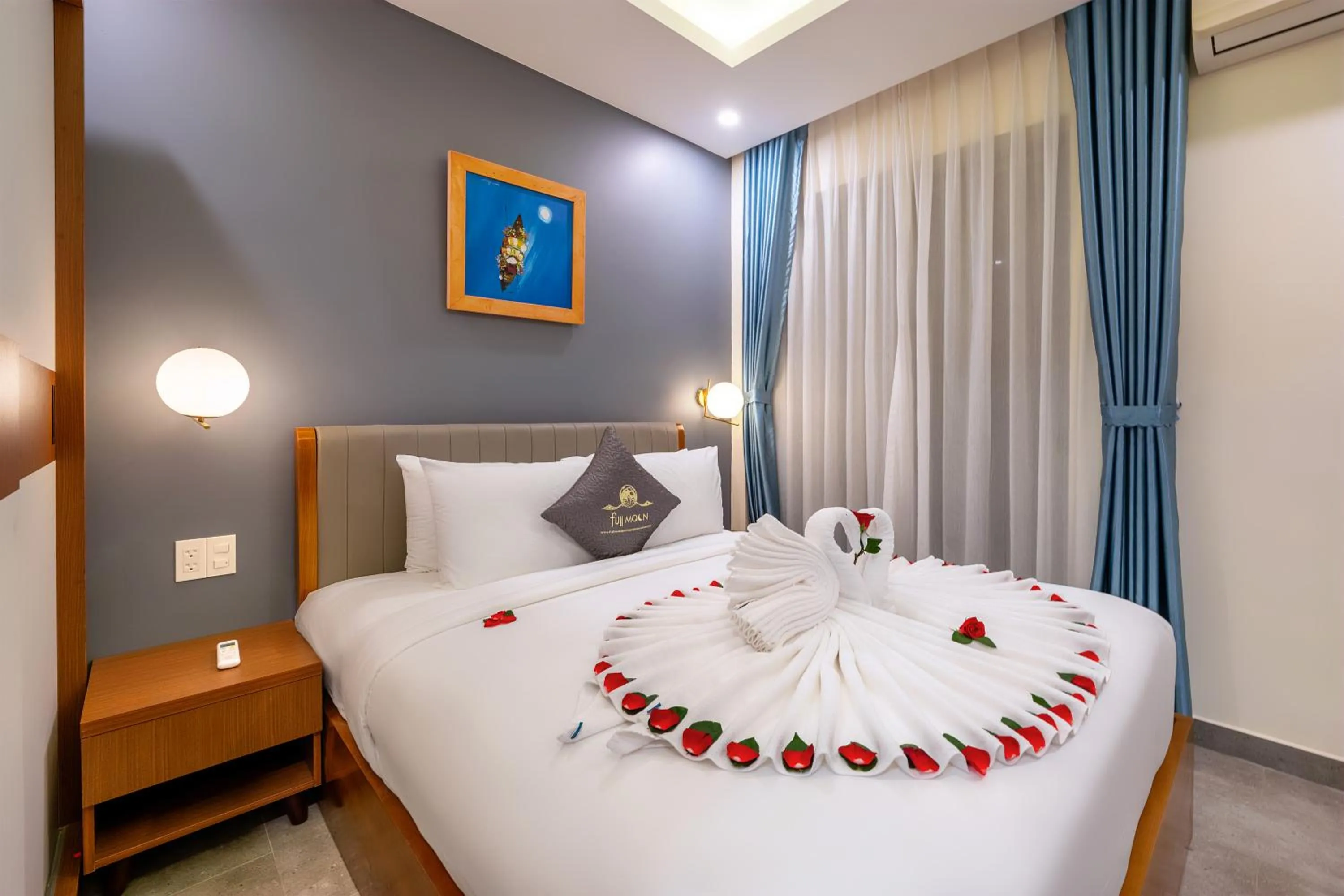 wedding, Bed in Full Moon Apartments & Villa - Hoi An