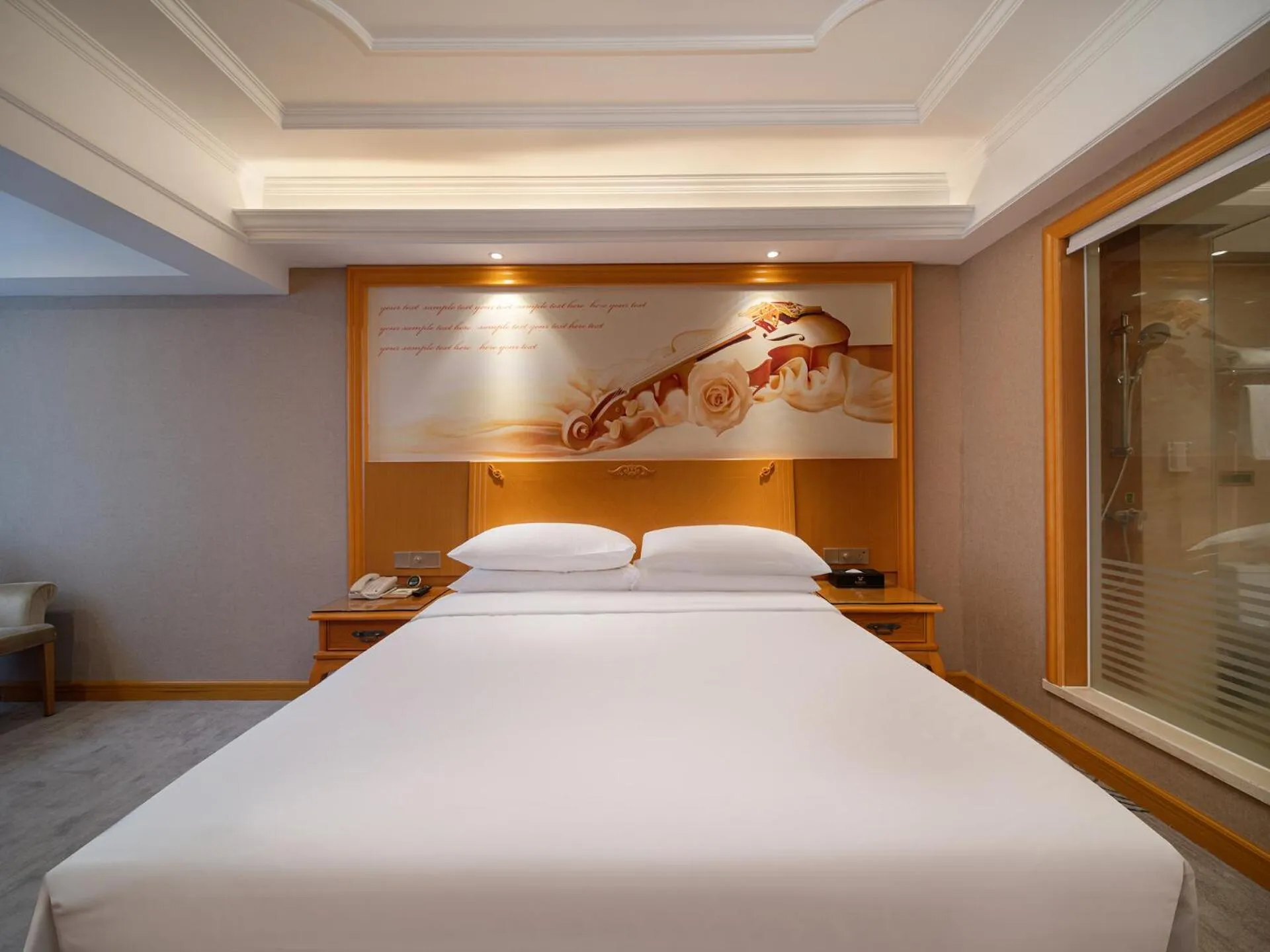 Bed in Vienna International Hotel Shenzhen Longhua Xiken