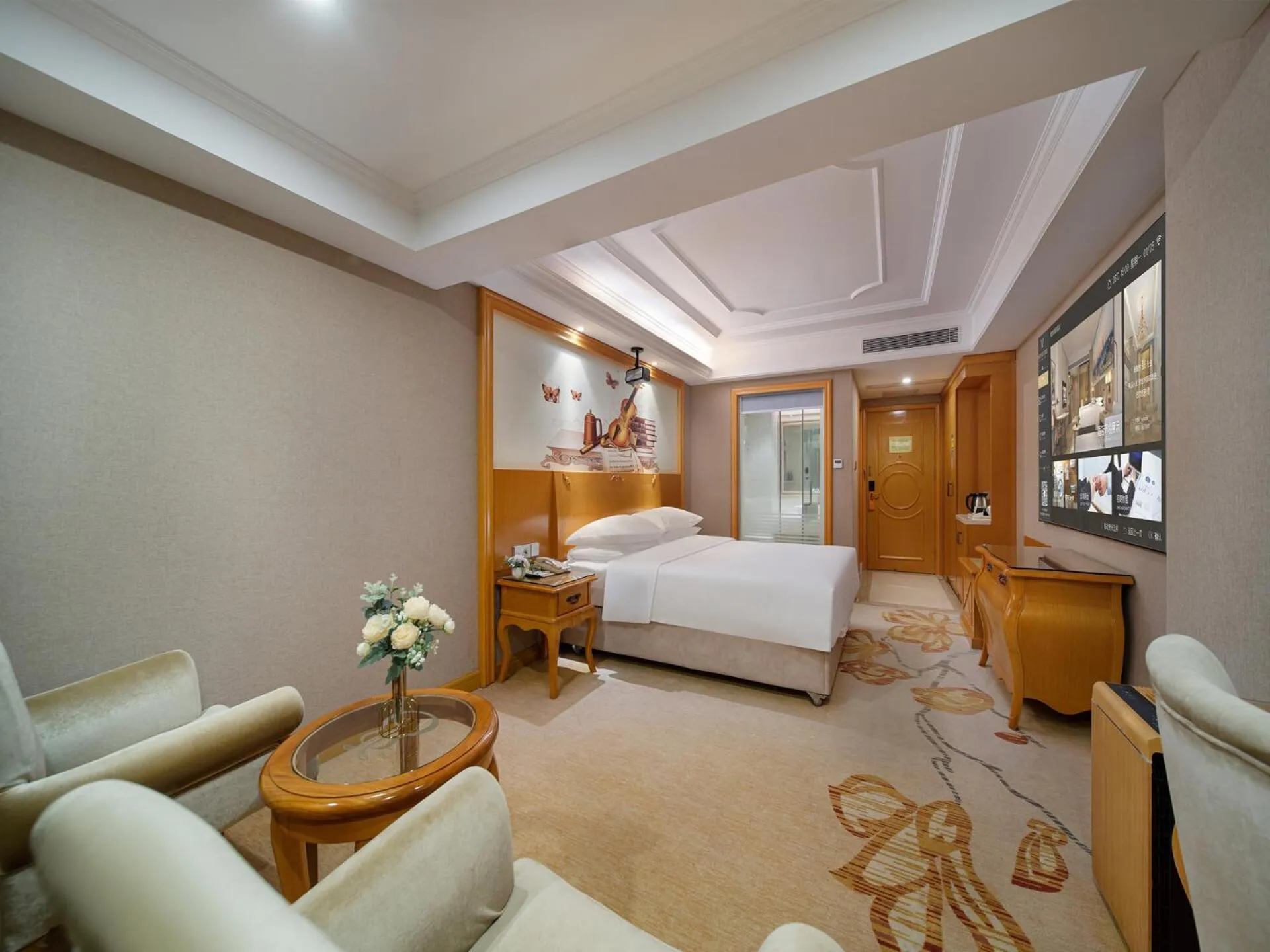 Bed in Vienna International Hotel Shenzhen Longhua Xiken