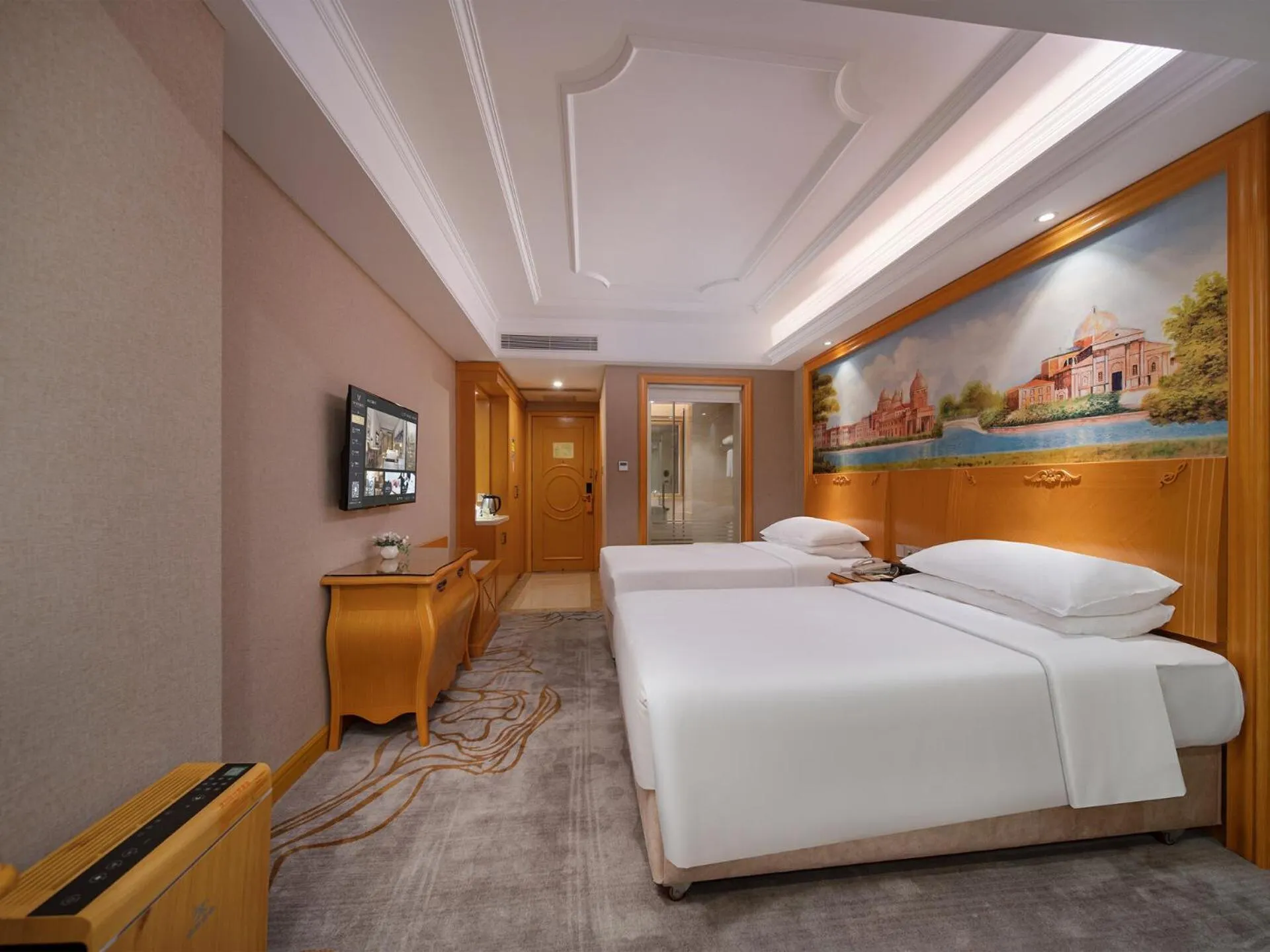 Bed in Vienna International Hotel Shenzhen Longhua Xiken