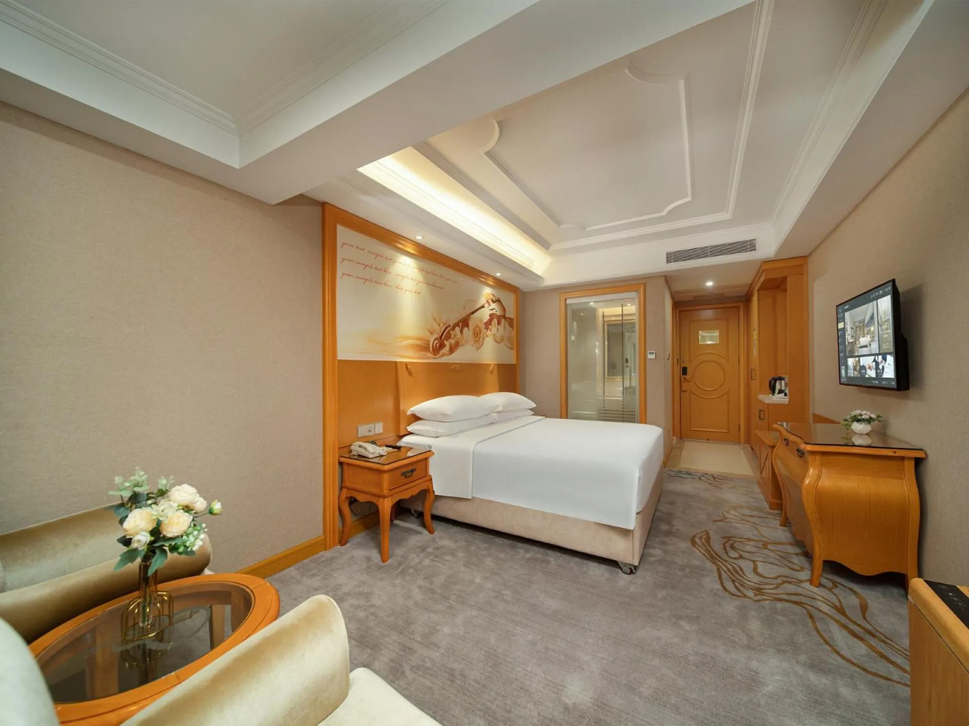Bed in Vienna International Hotel Shenzhen Longhua Xiken
