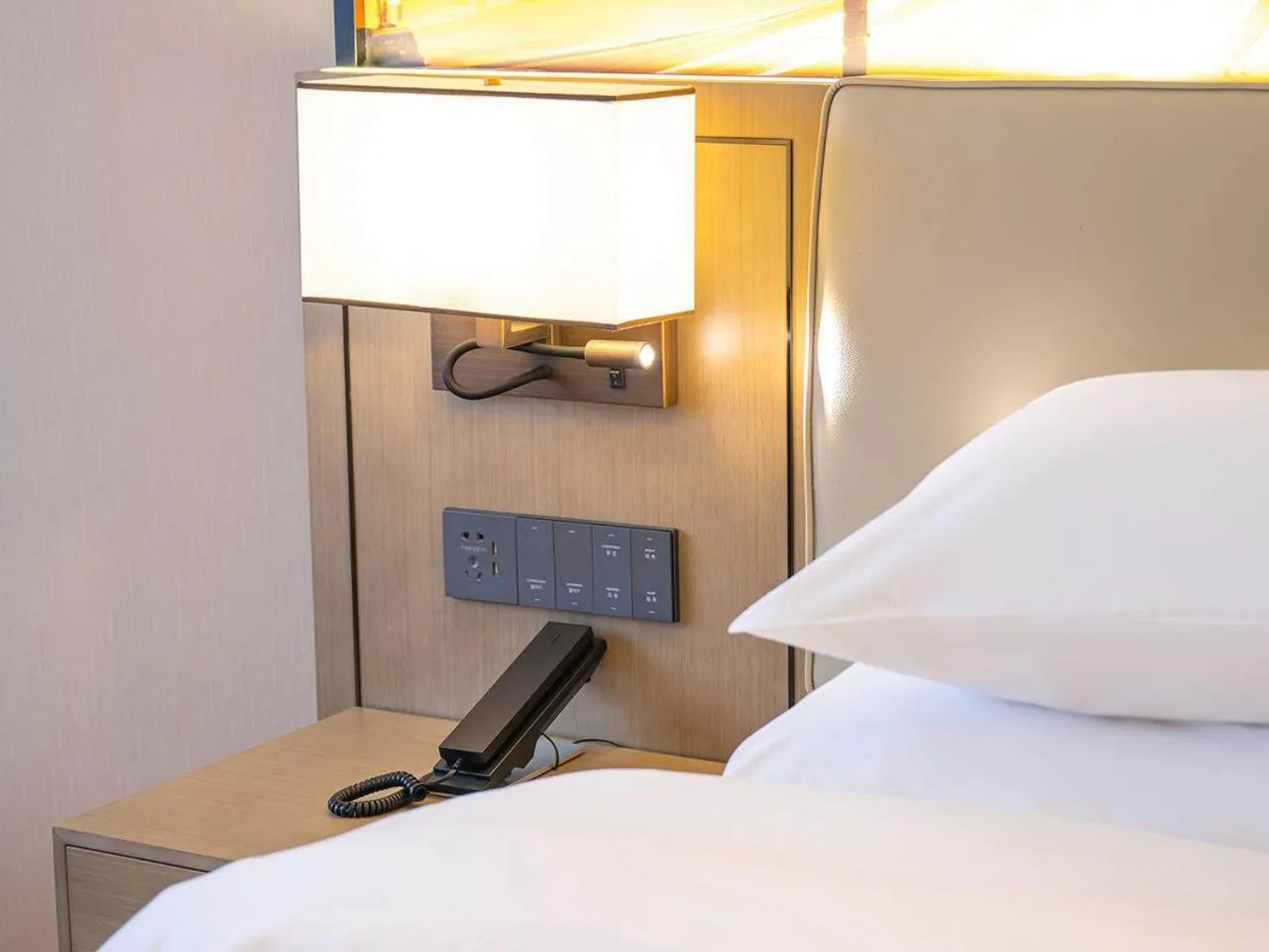 Bed in Vienna International Hotel Xianyang International Airport Hotel