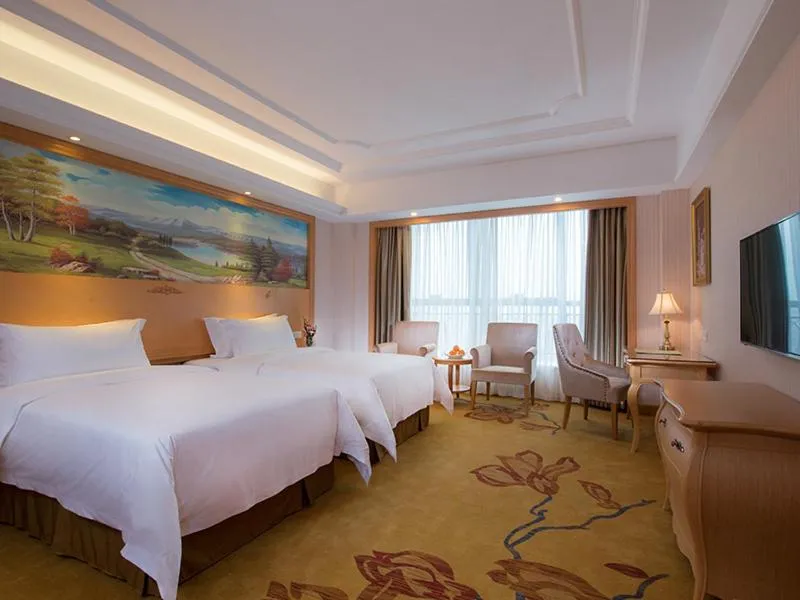 Bed in Vienna International Hotel Shenzhen Xiashuijing Metro Station